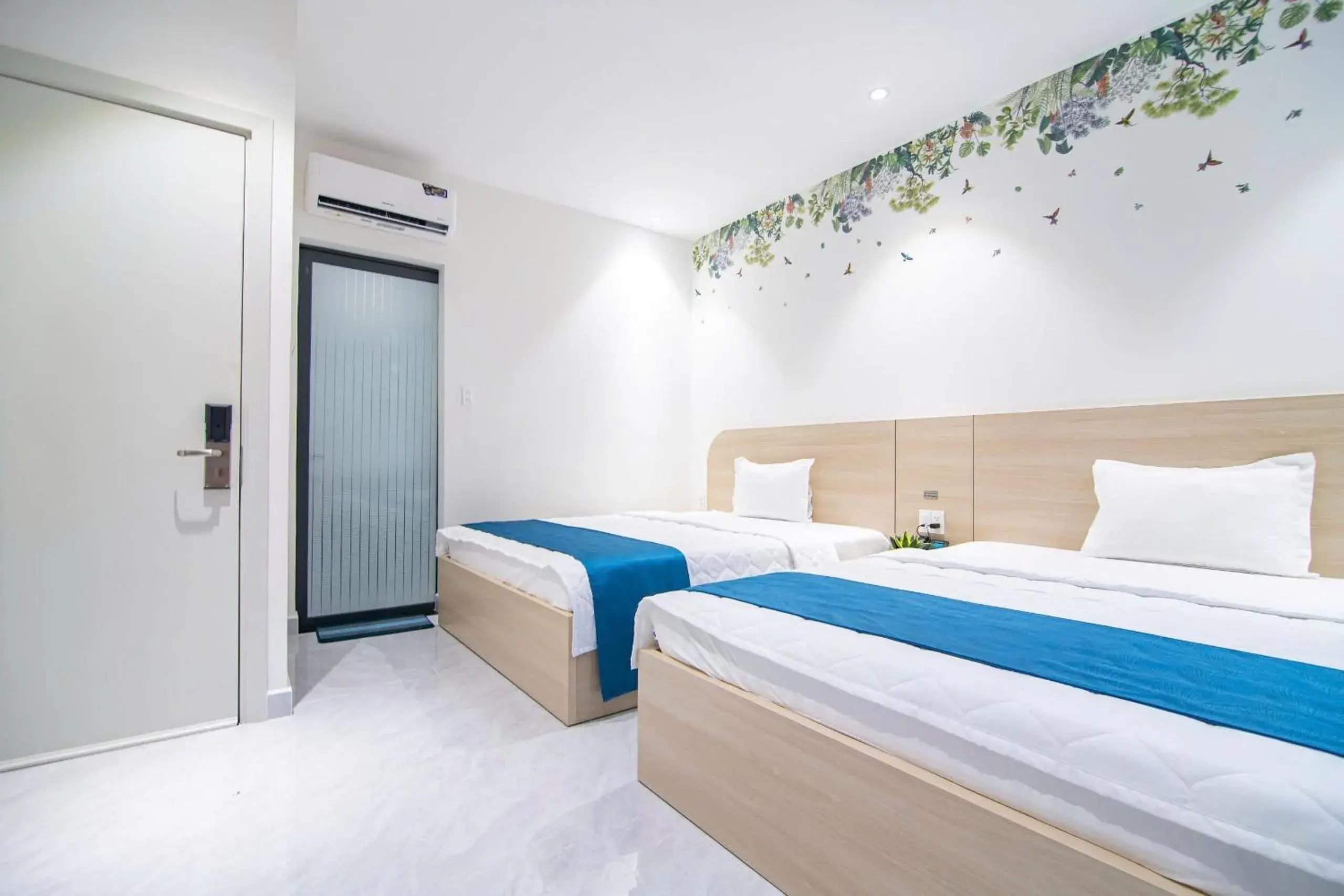 Twin Room in Bin Bin Hotel 14 Near Vstar School D7 Twin Room in Bin Bin Hotel 14 Near Vstar School D7