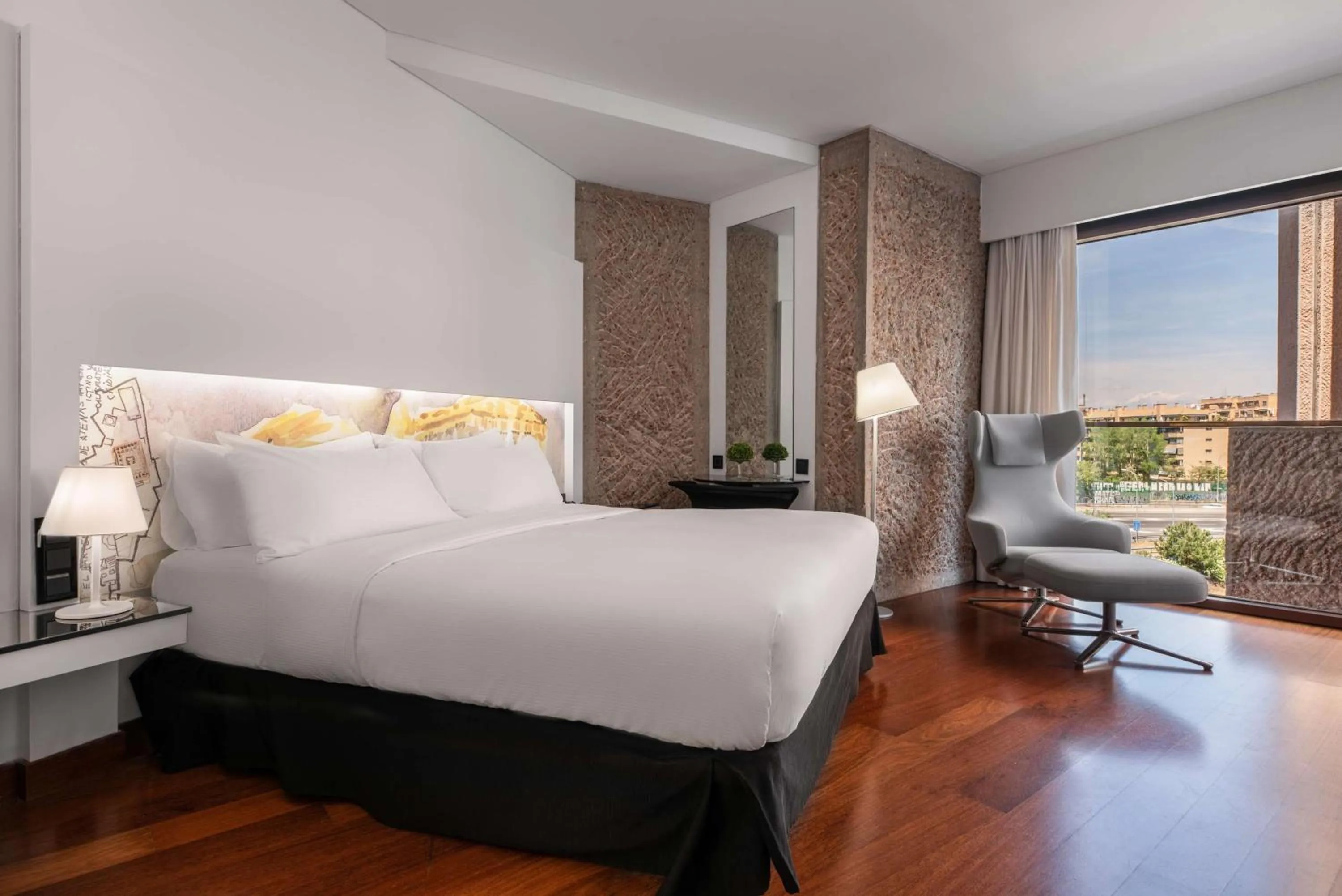 View (from property/room), Bed in Hilton Madrid Airport