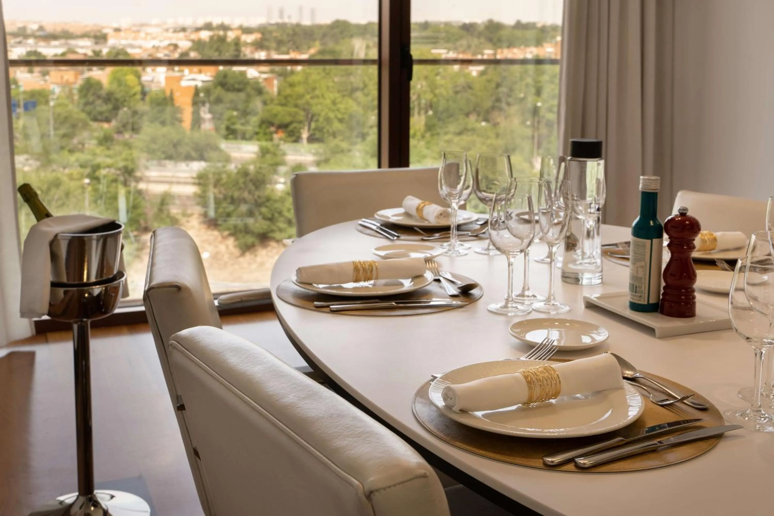 Living room in Hilton Madrid Airport