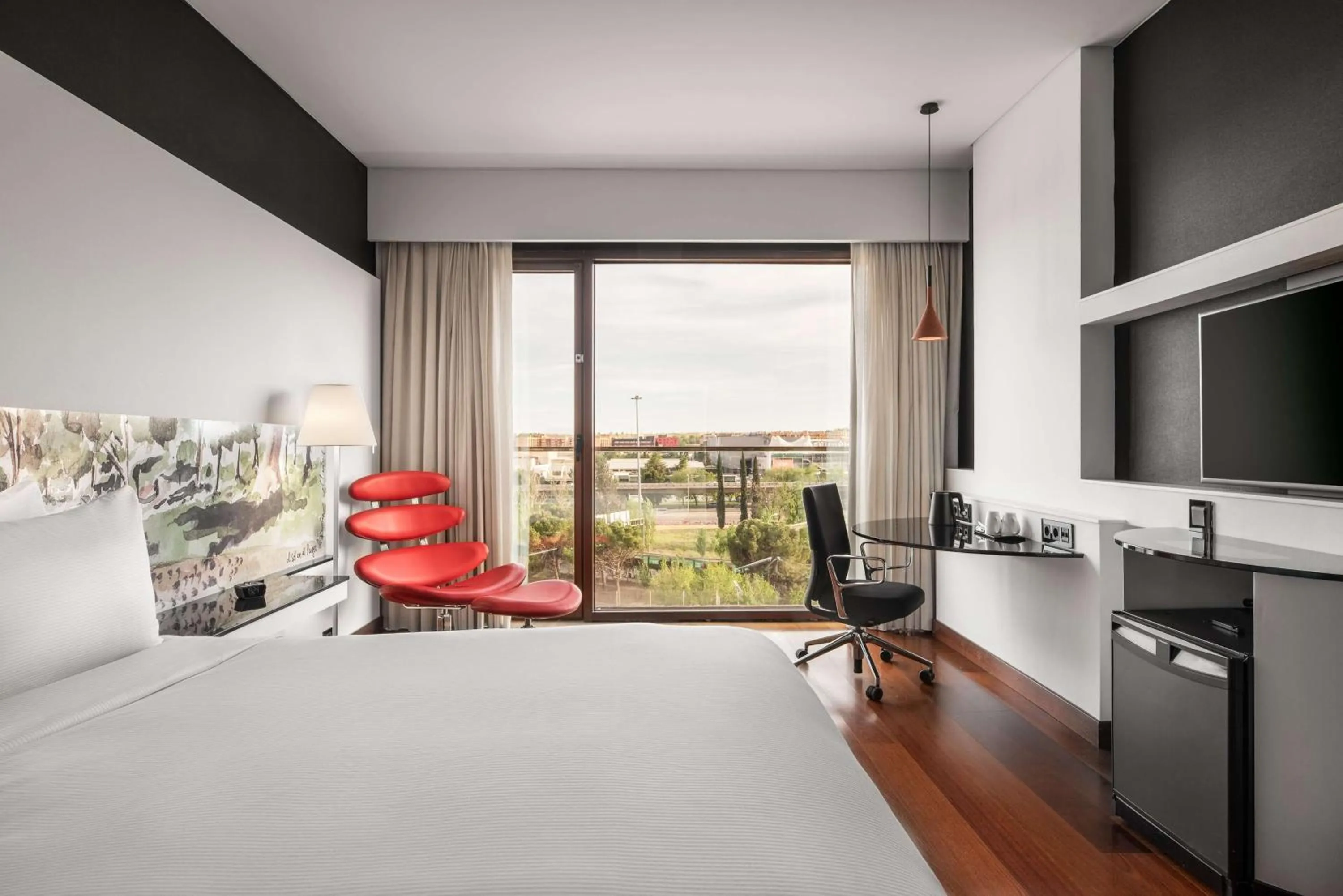 Bedroom, Bed in Hilton Madrid Airport