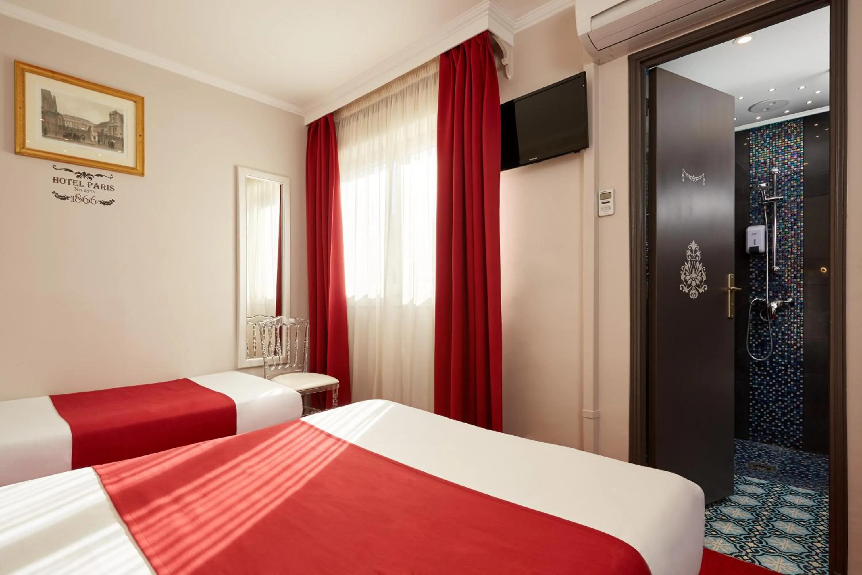 Bed in Grand Hôtel Amelot