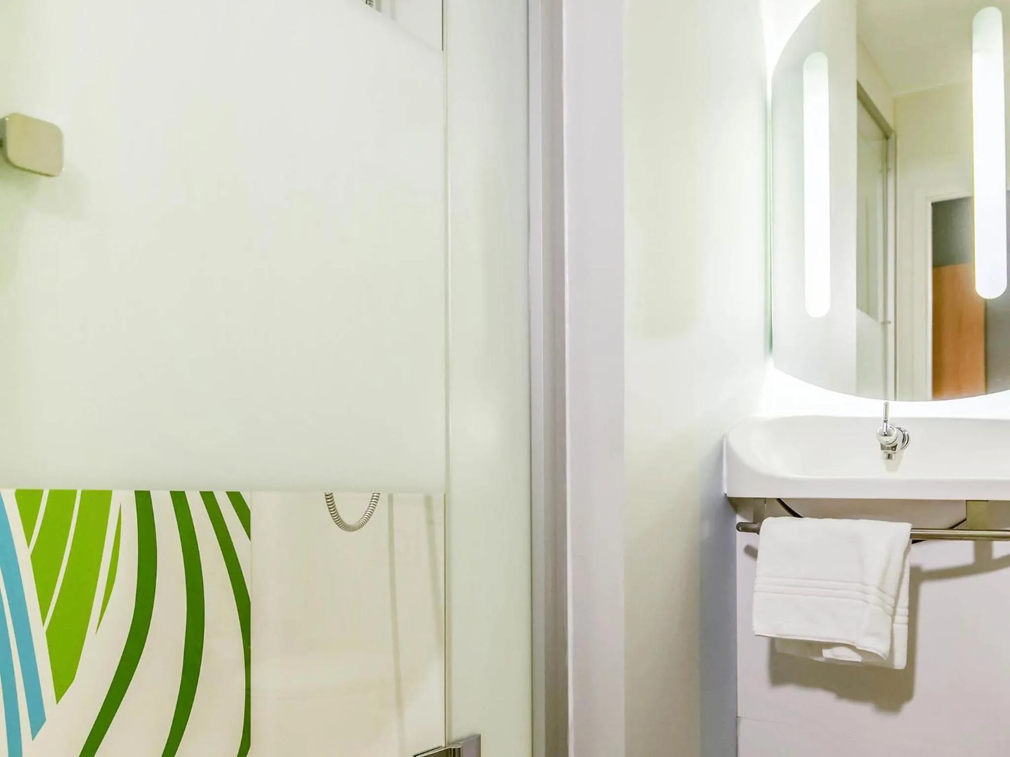 Bedroom in Ibis Budget Saint-Martin-de-Crau Porte de Camargue