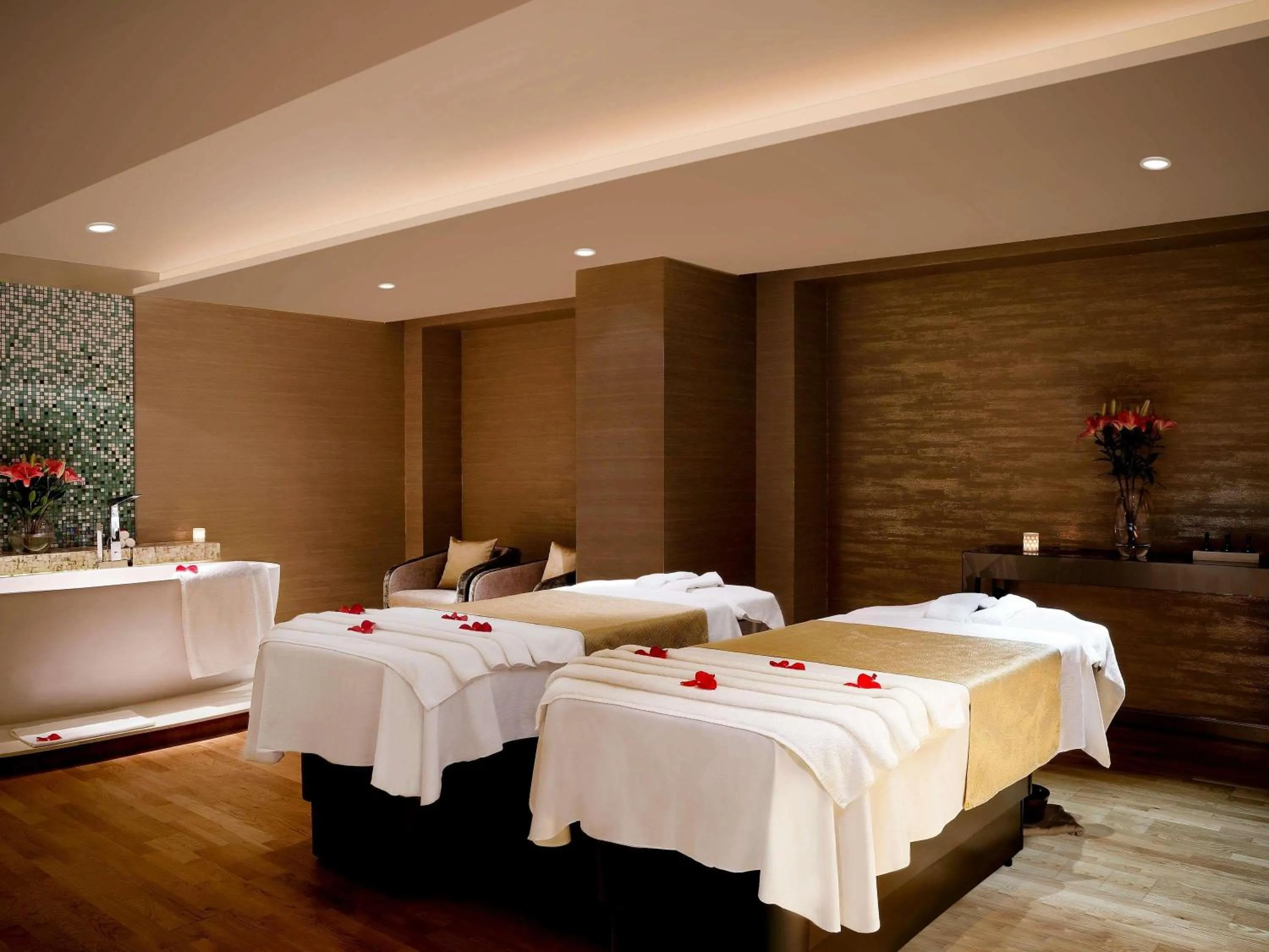 Spa and wellness centre/facilities, Bed in Pullman New Delhi Aerocity
