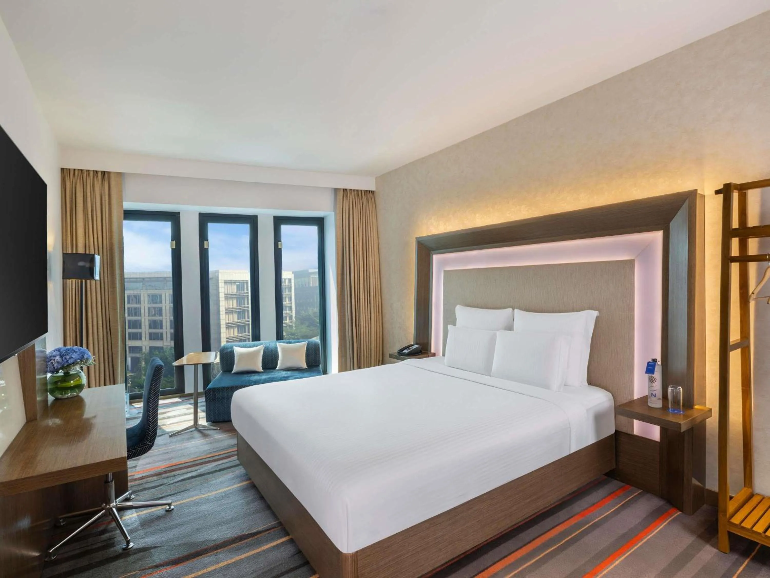 Bedroom, Bed in Novotel New Delhi Aerocity