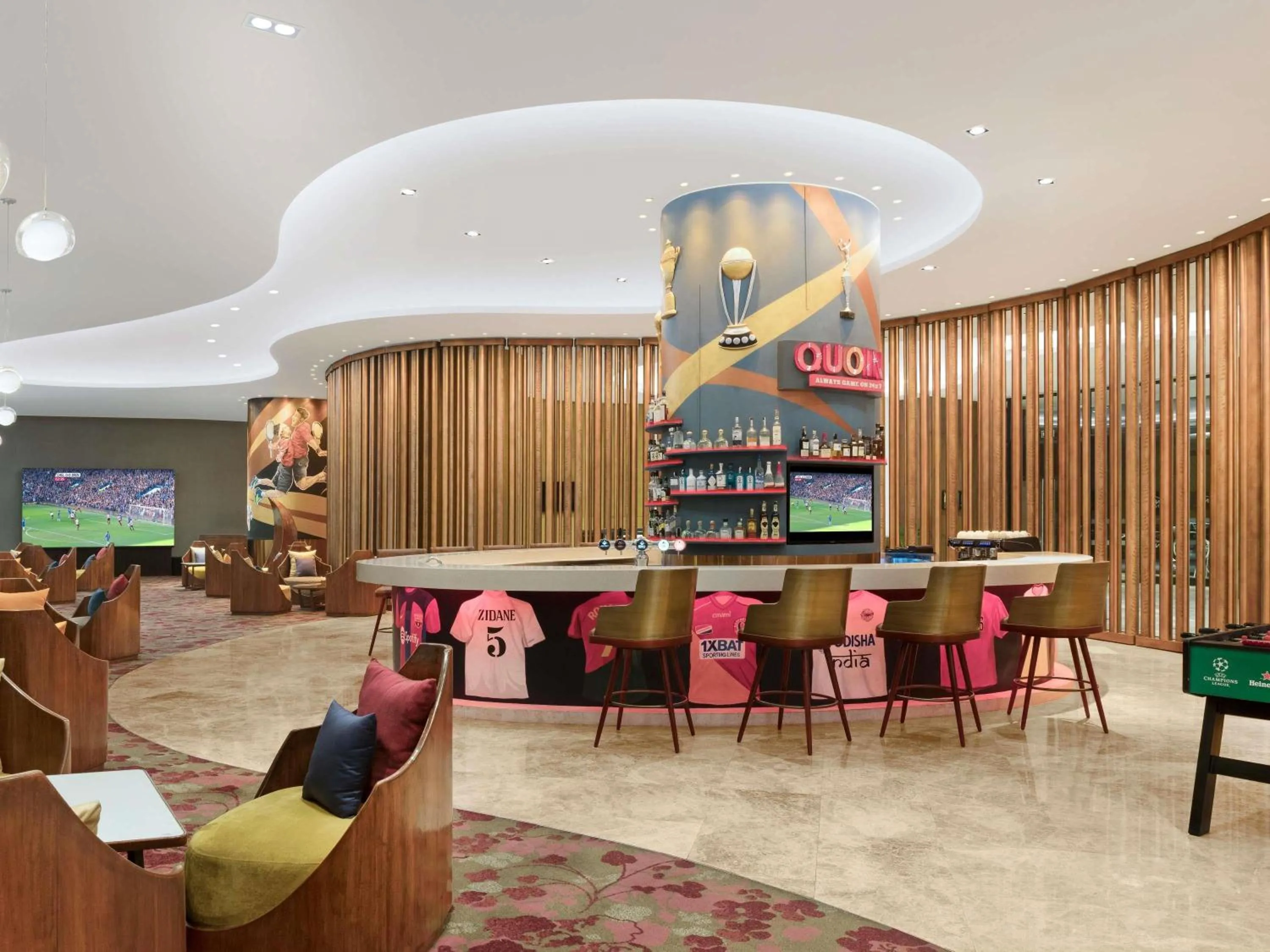 Lounge or bar in Novotel New Delhi Aerocity