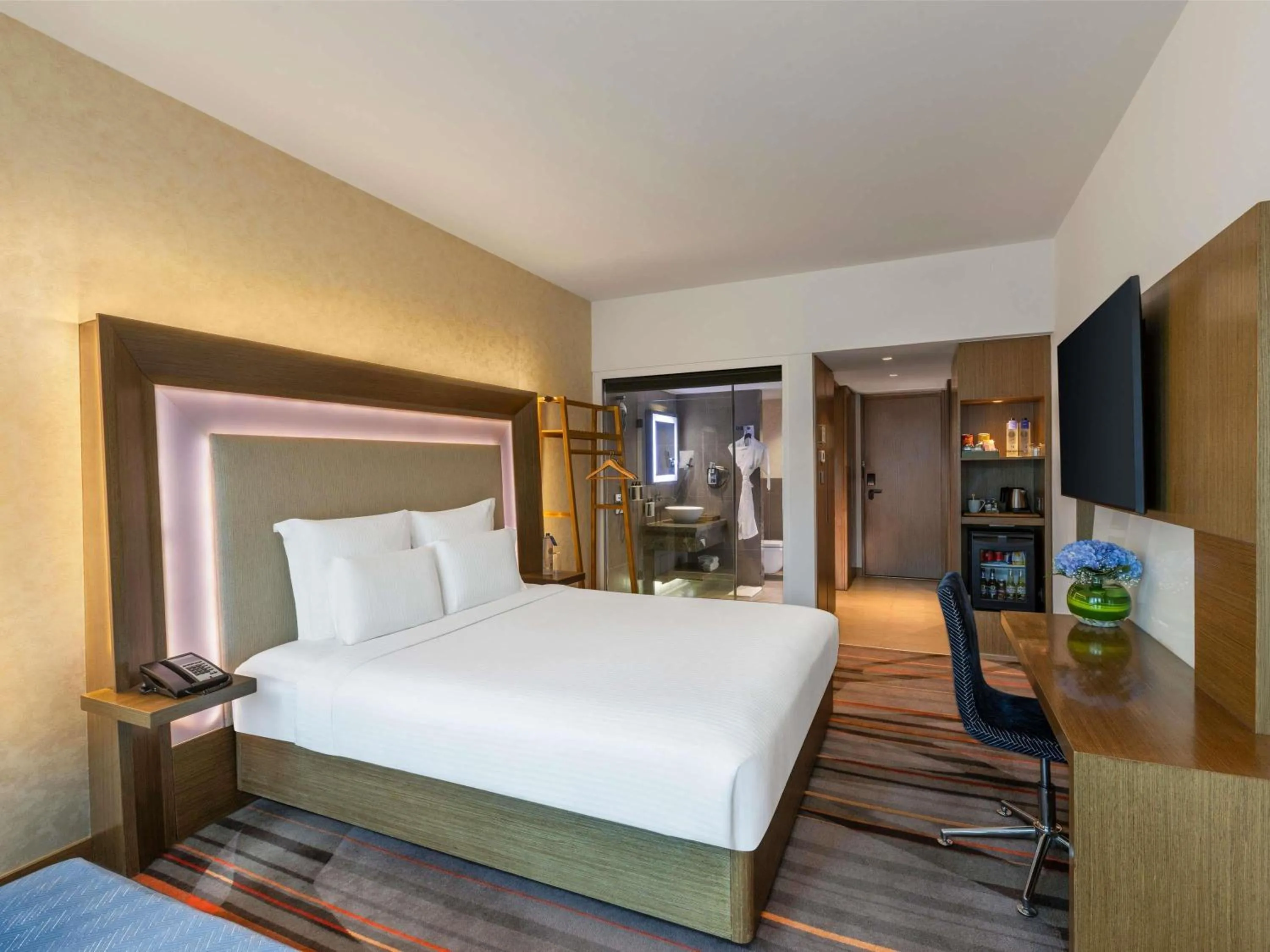 Bedroom, Bed in Novotel New Delhi Aerocity