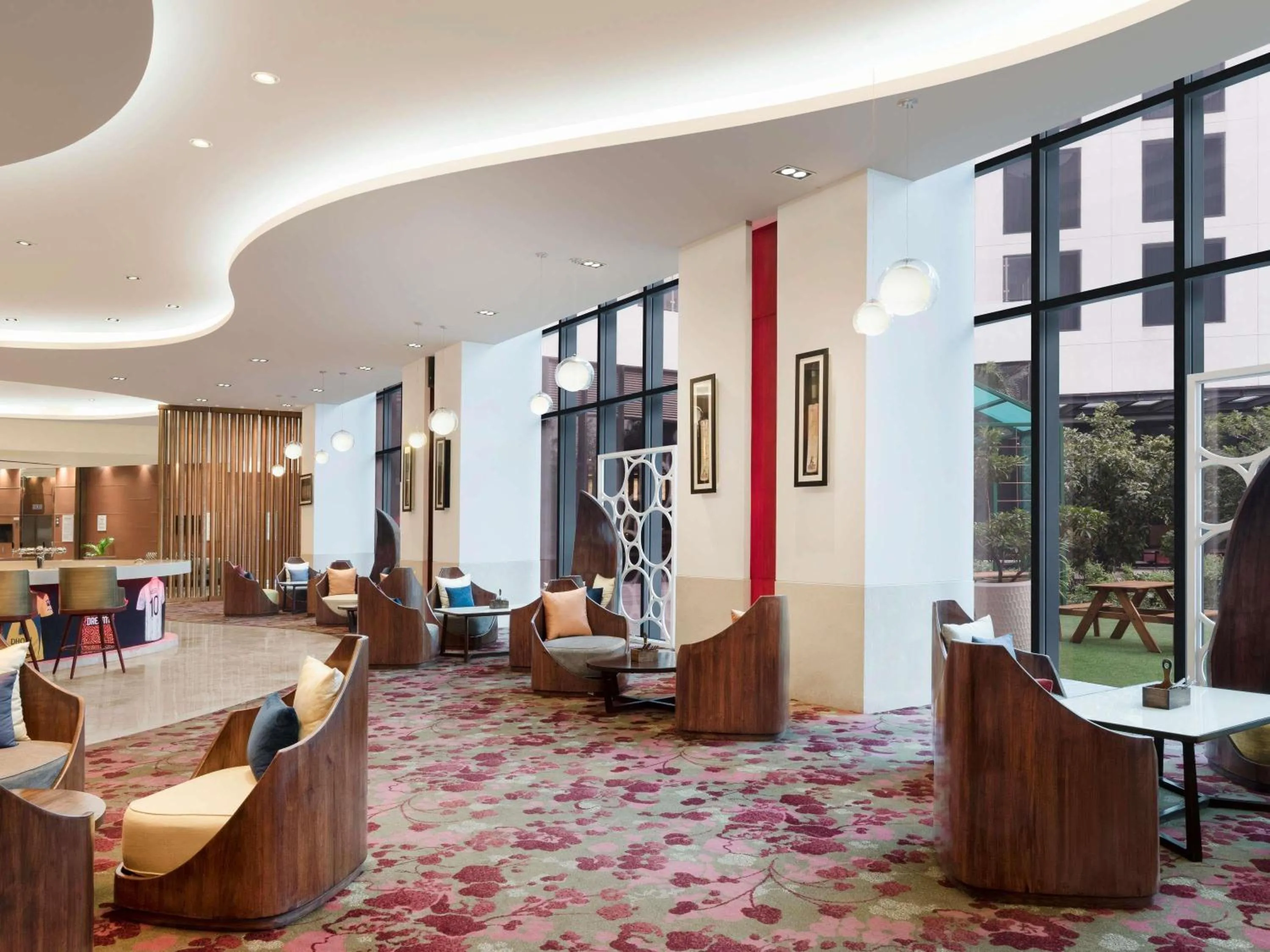 Lounge or bar in Novotel New Delhi Aerocity