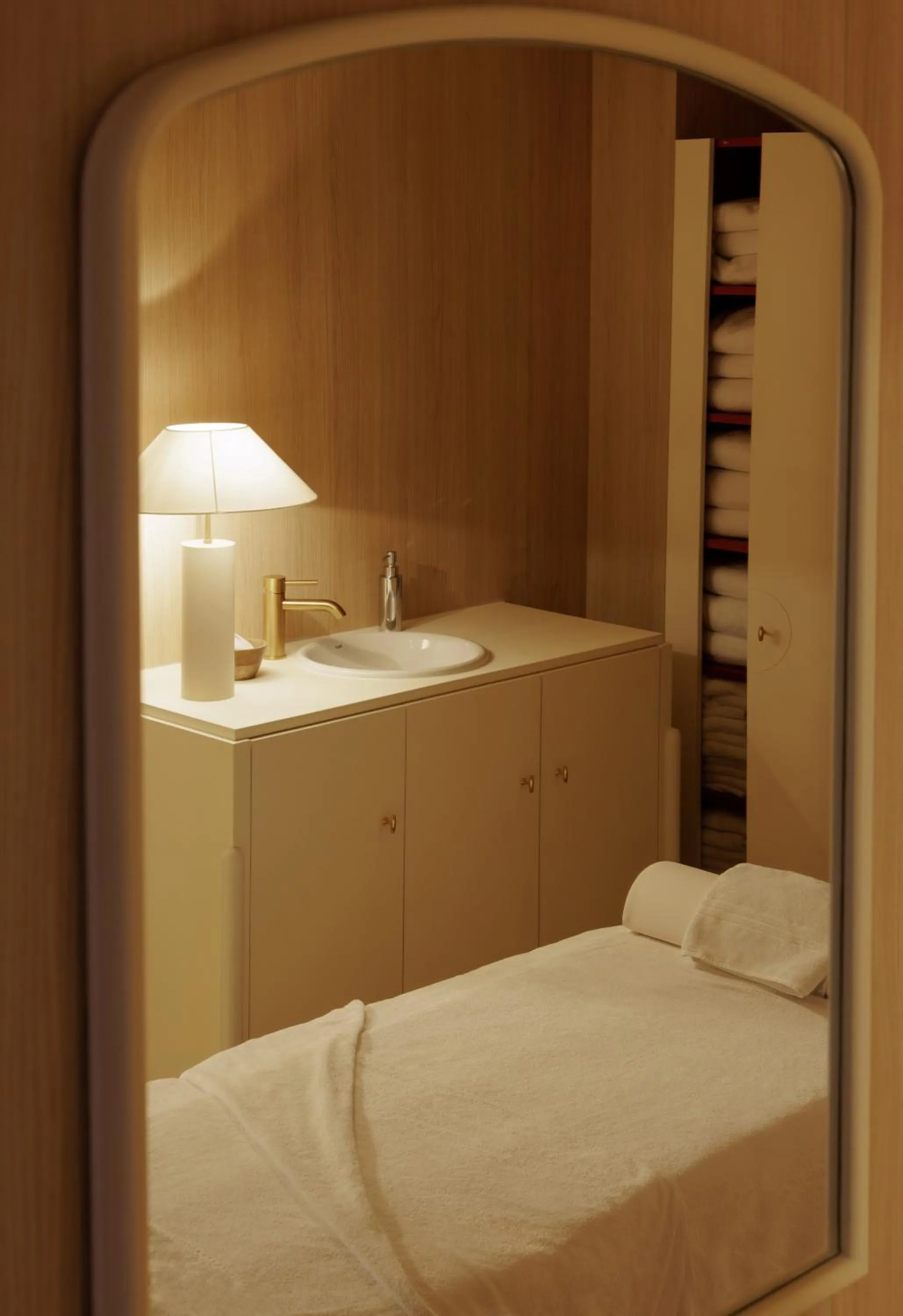 Massage, Bed in Cures Marines Hotel Thalasso & Spa Trouville - MGallery Collection