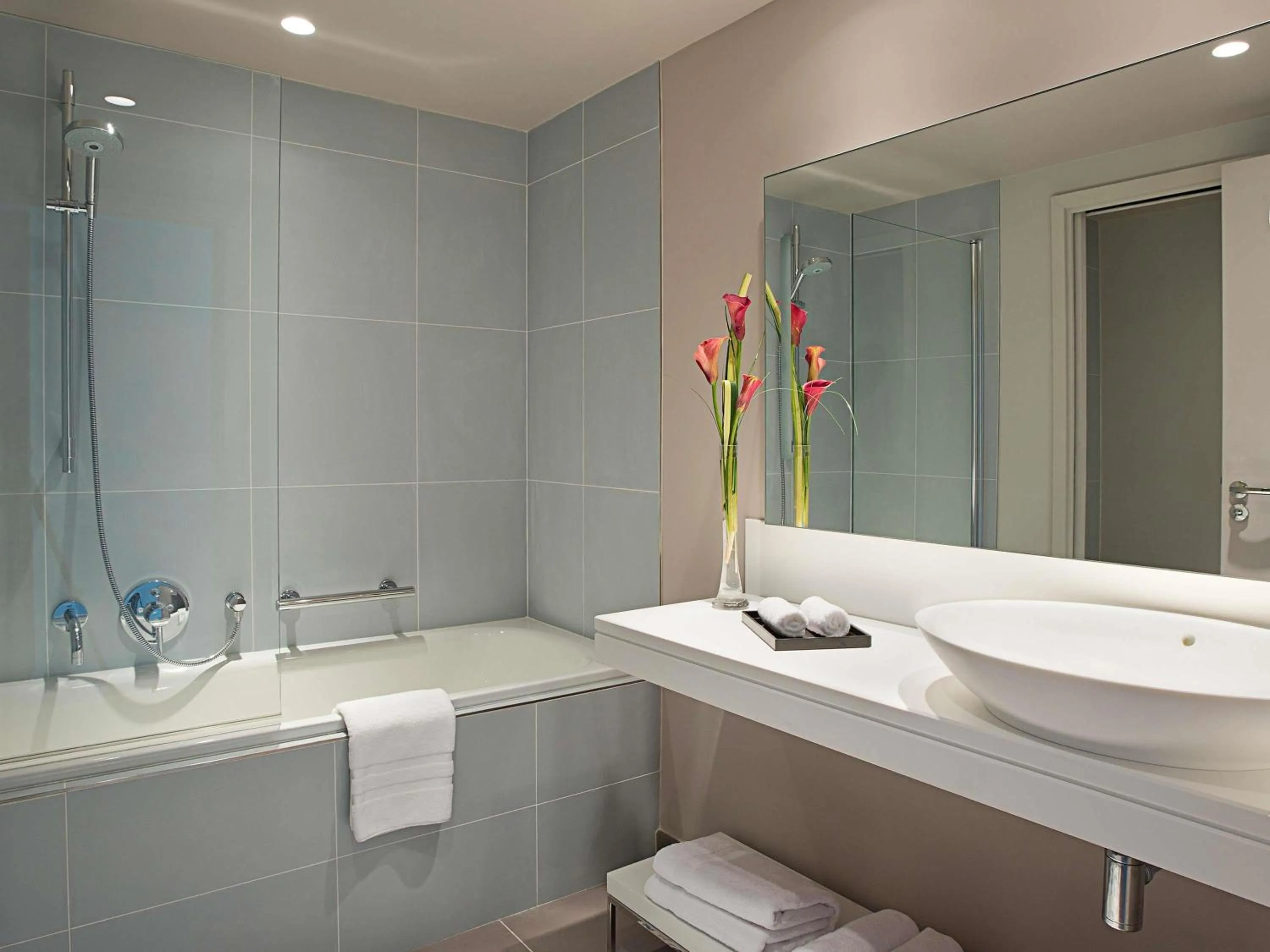 Bedroom in Cures Marines Hotel Thalasso & Spa Trouville - MGallery Collection