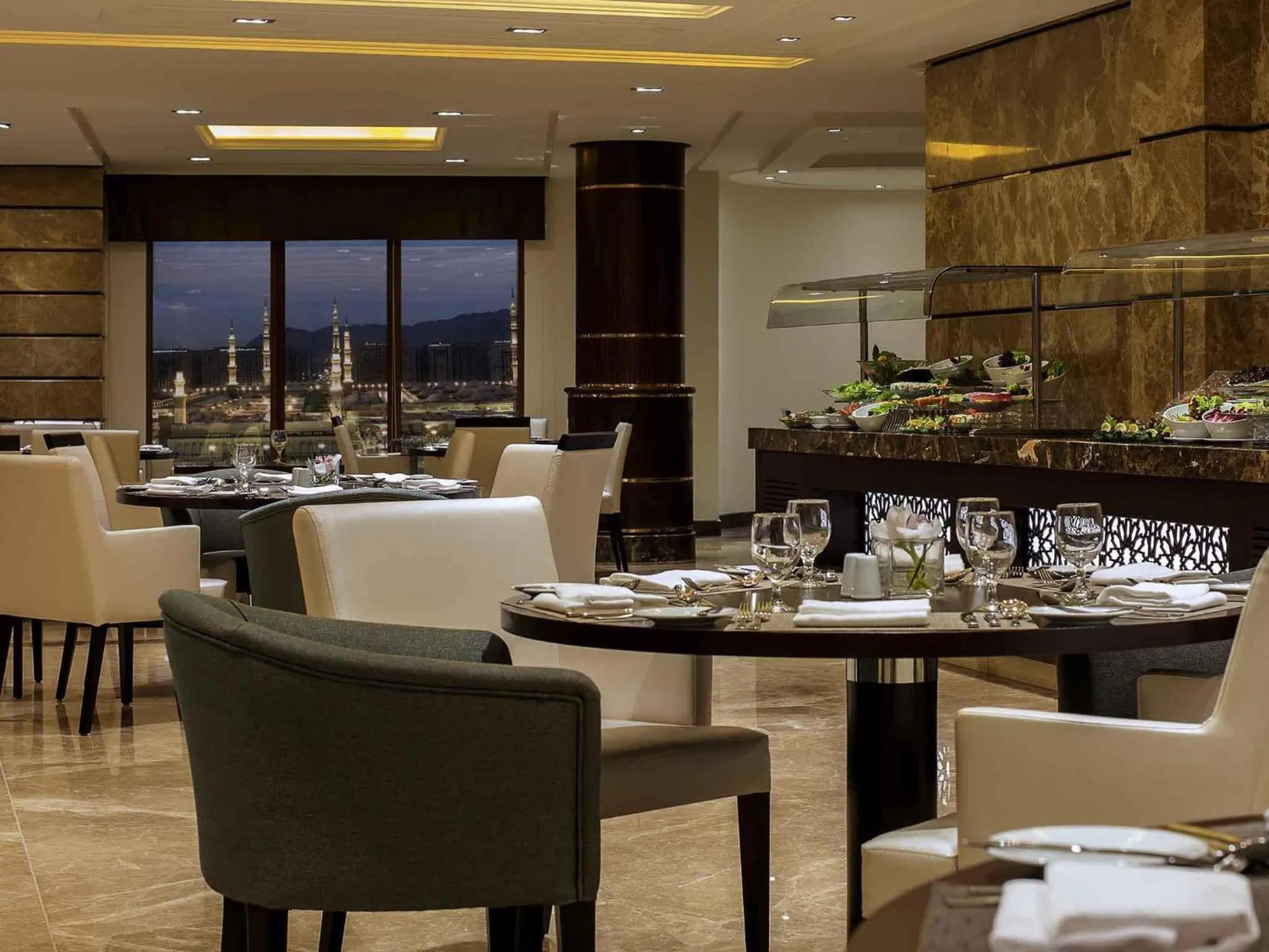 Restaurant/places to eat in Zamzam Pullman Madina