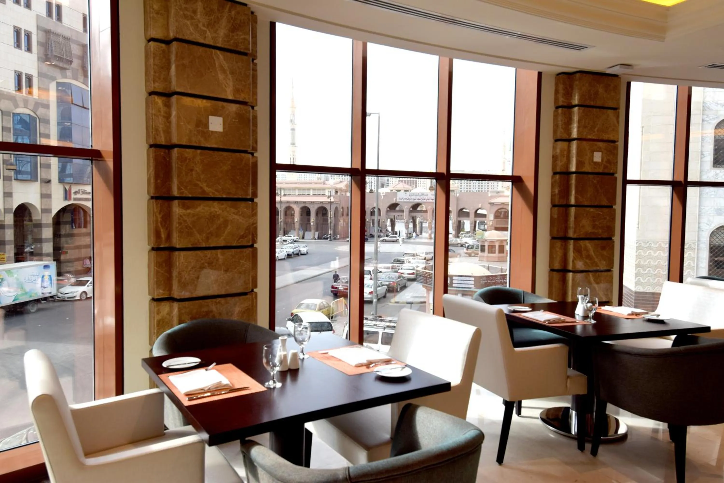 Restaurant/places to eat in Zamzam Pullman Madina