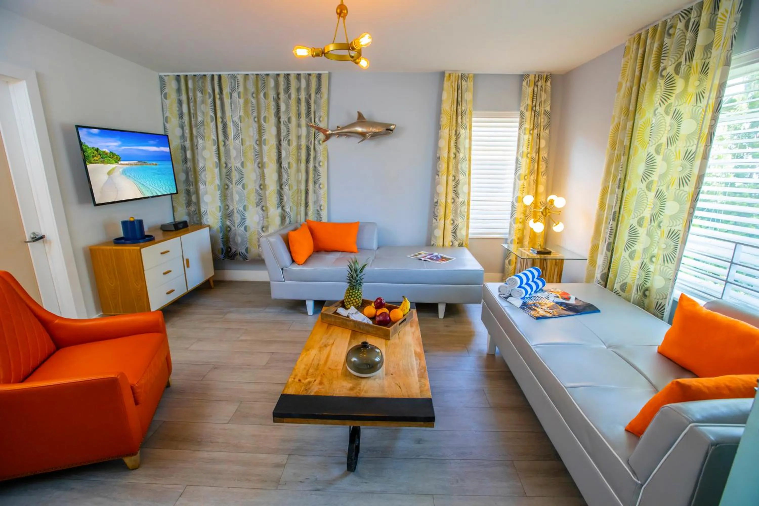 TV and multimedia in Seaside All Suites Hotel