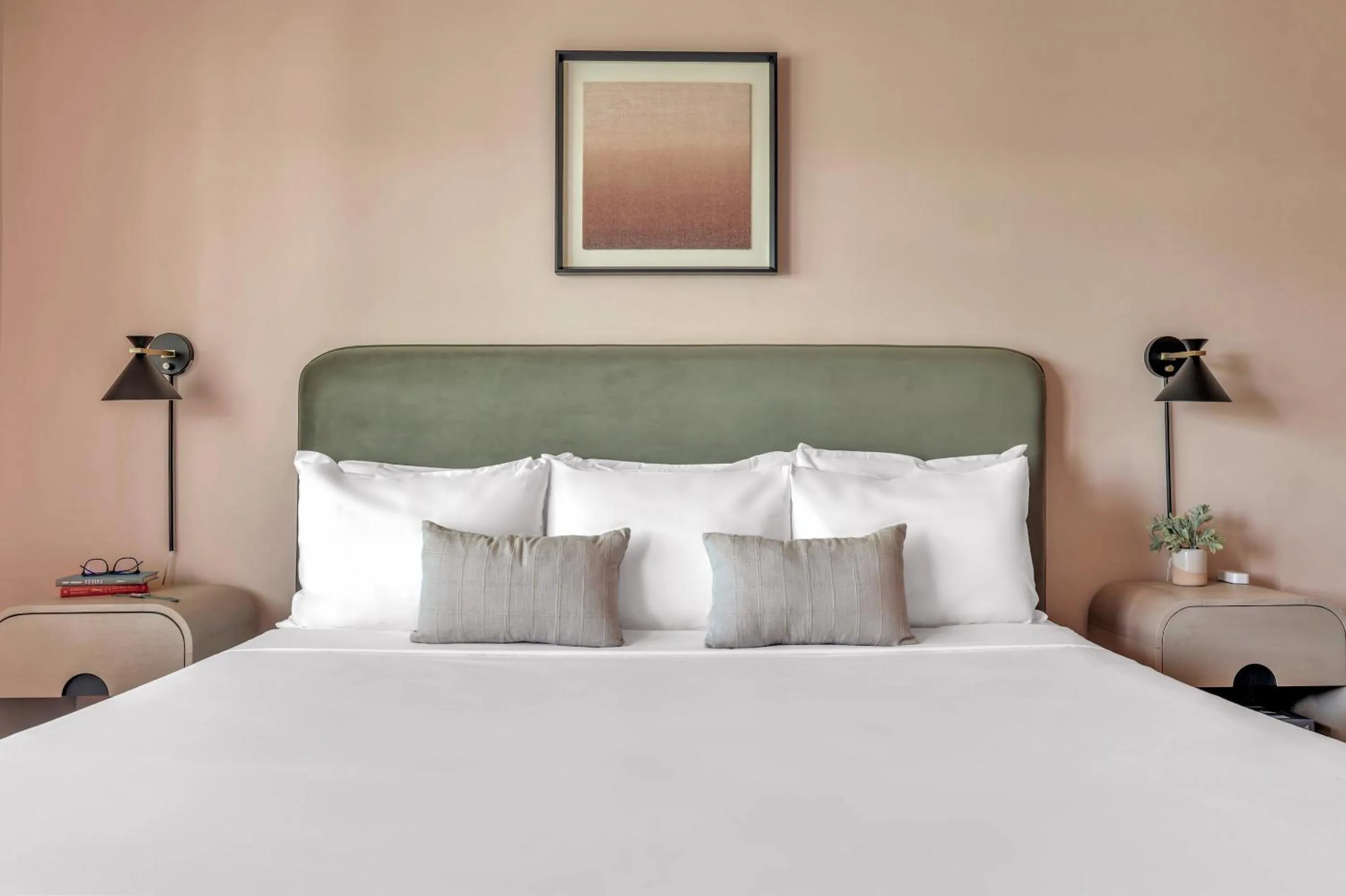 Bed in City Center Hotel By Kasa