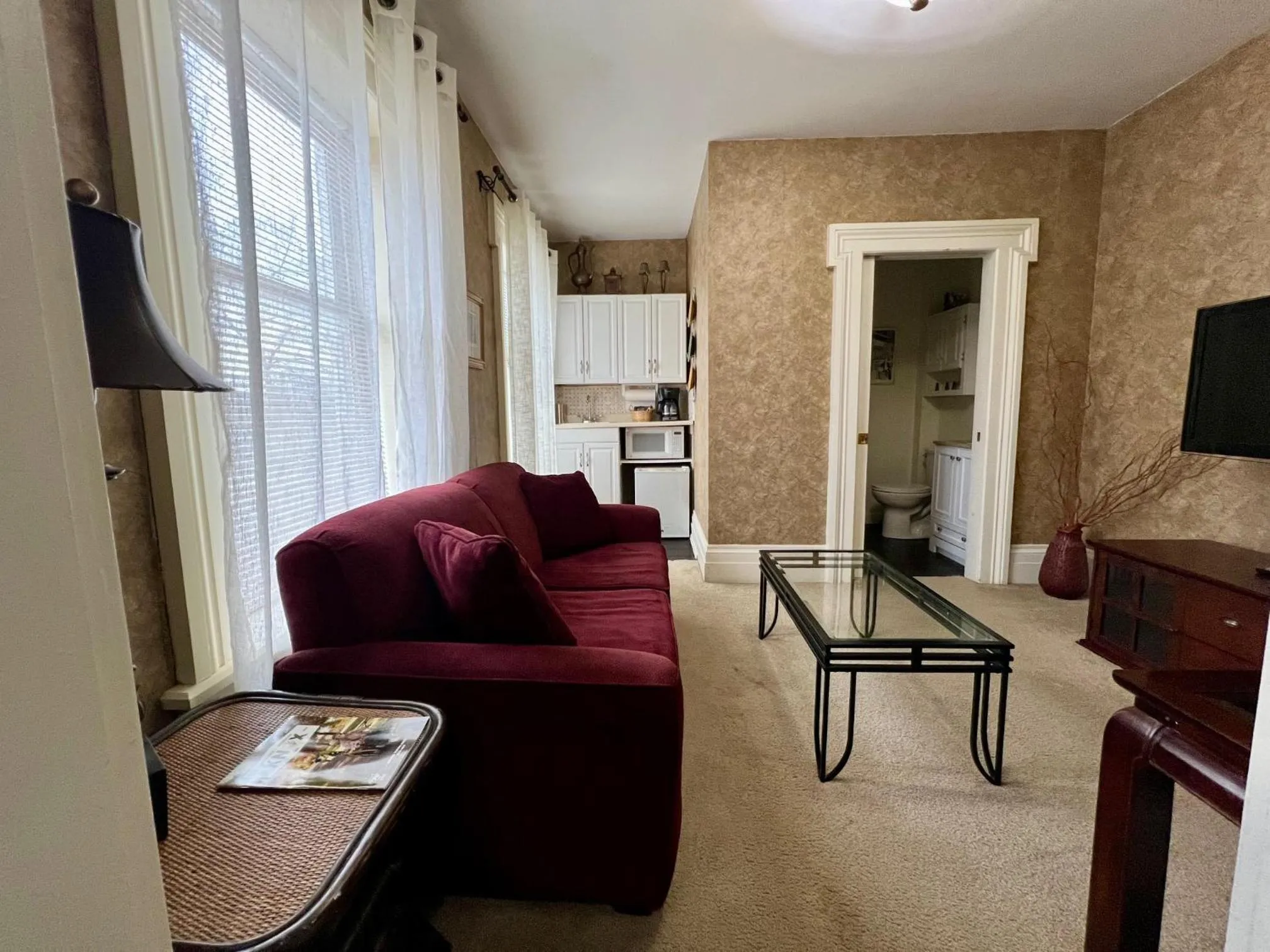 Living room in The Mount Vernon Inn