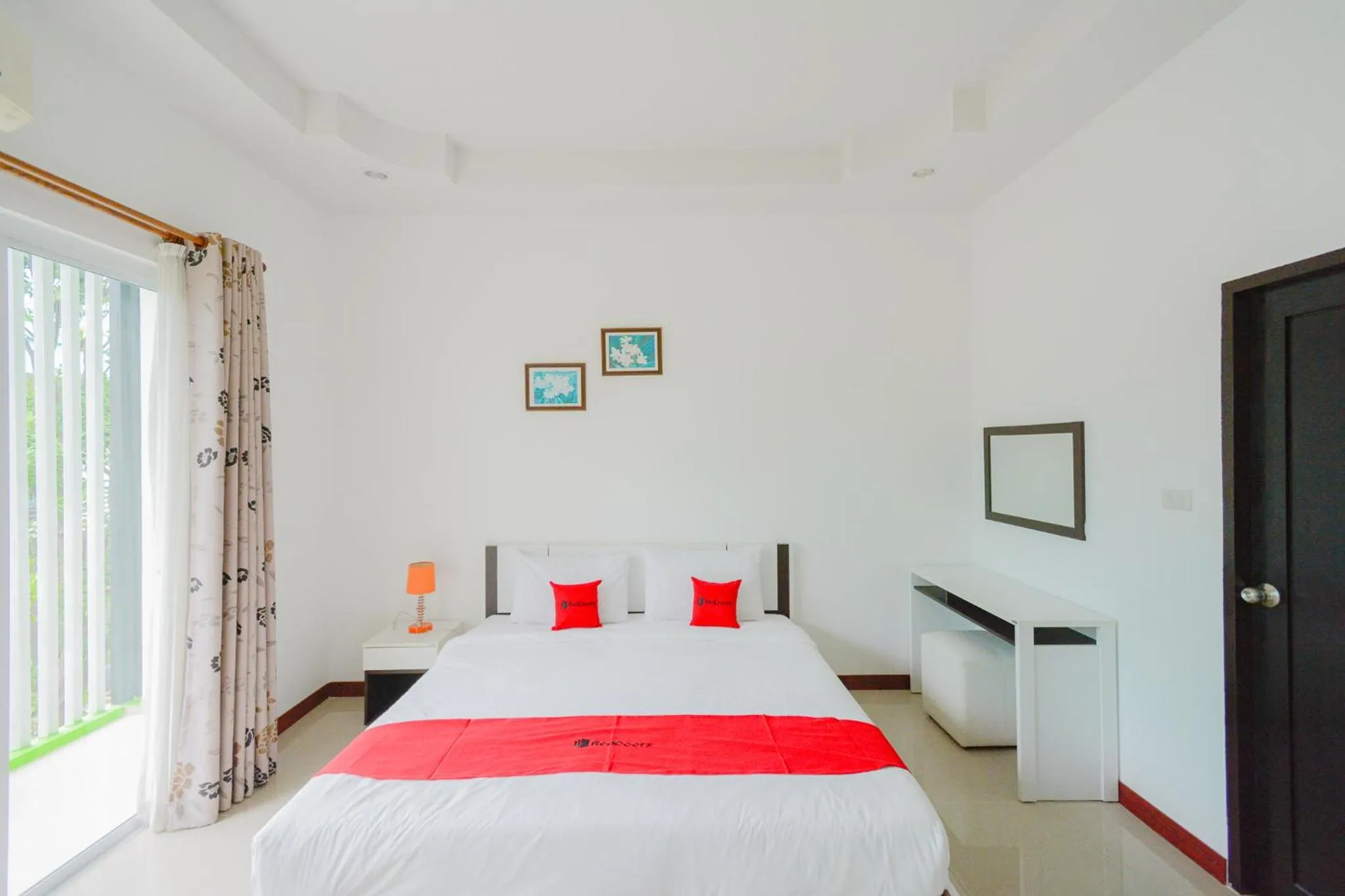 Photo of the whole room, Bed in Baan Noppadol Hua Hin Resort