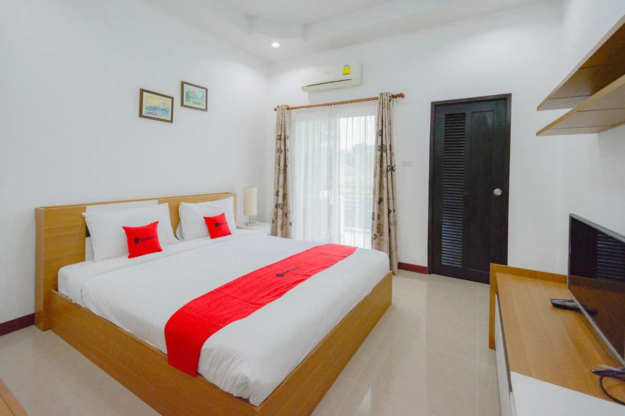 Photo of the whole room, Bed in Baan Noppadol Hua Hin Resort