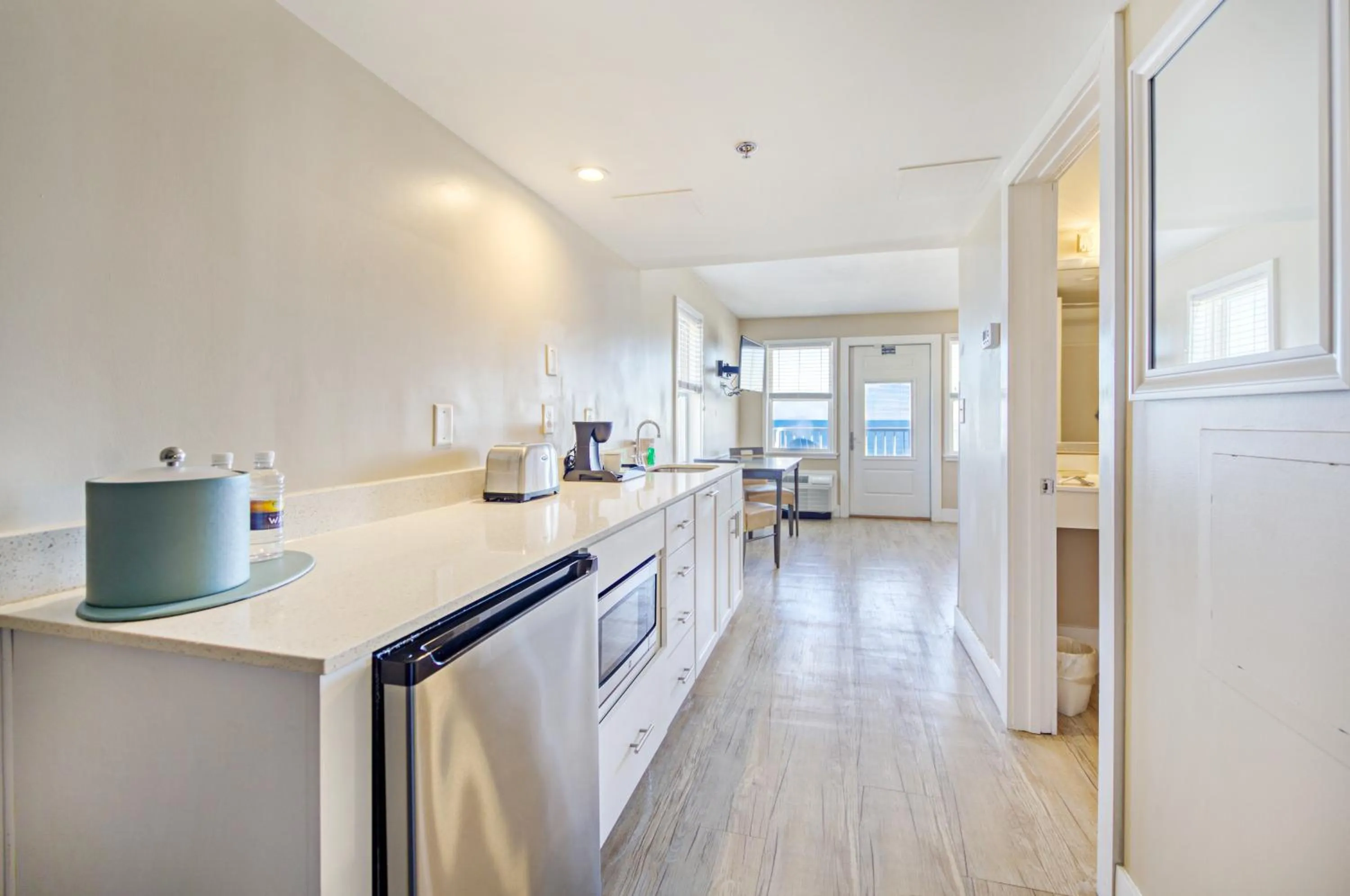 Kitchen or kitchenette in Commander Hotel & Suites