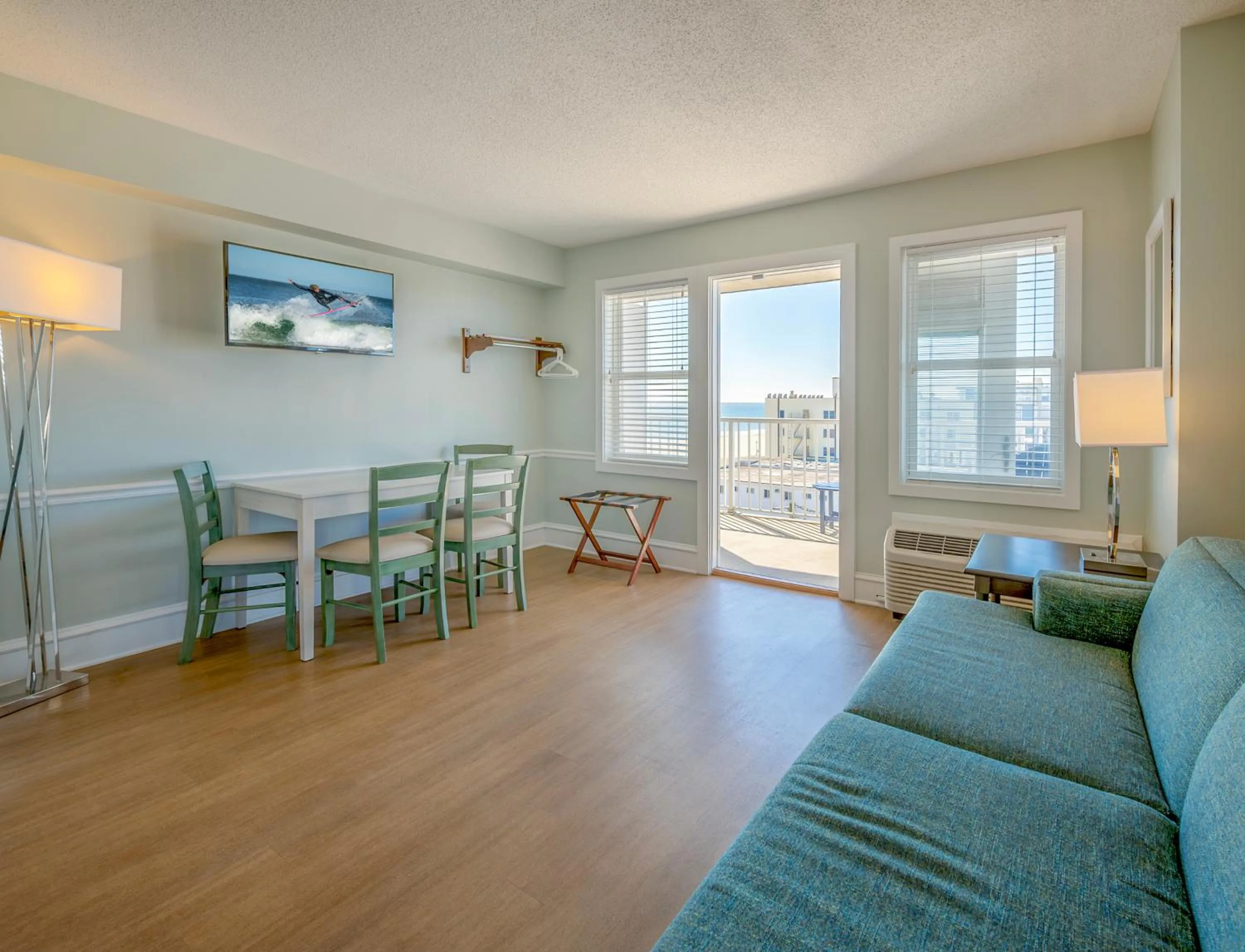 TV and multimedia in Commander Hotel & Suites