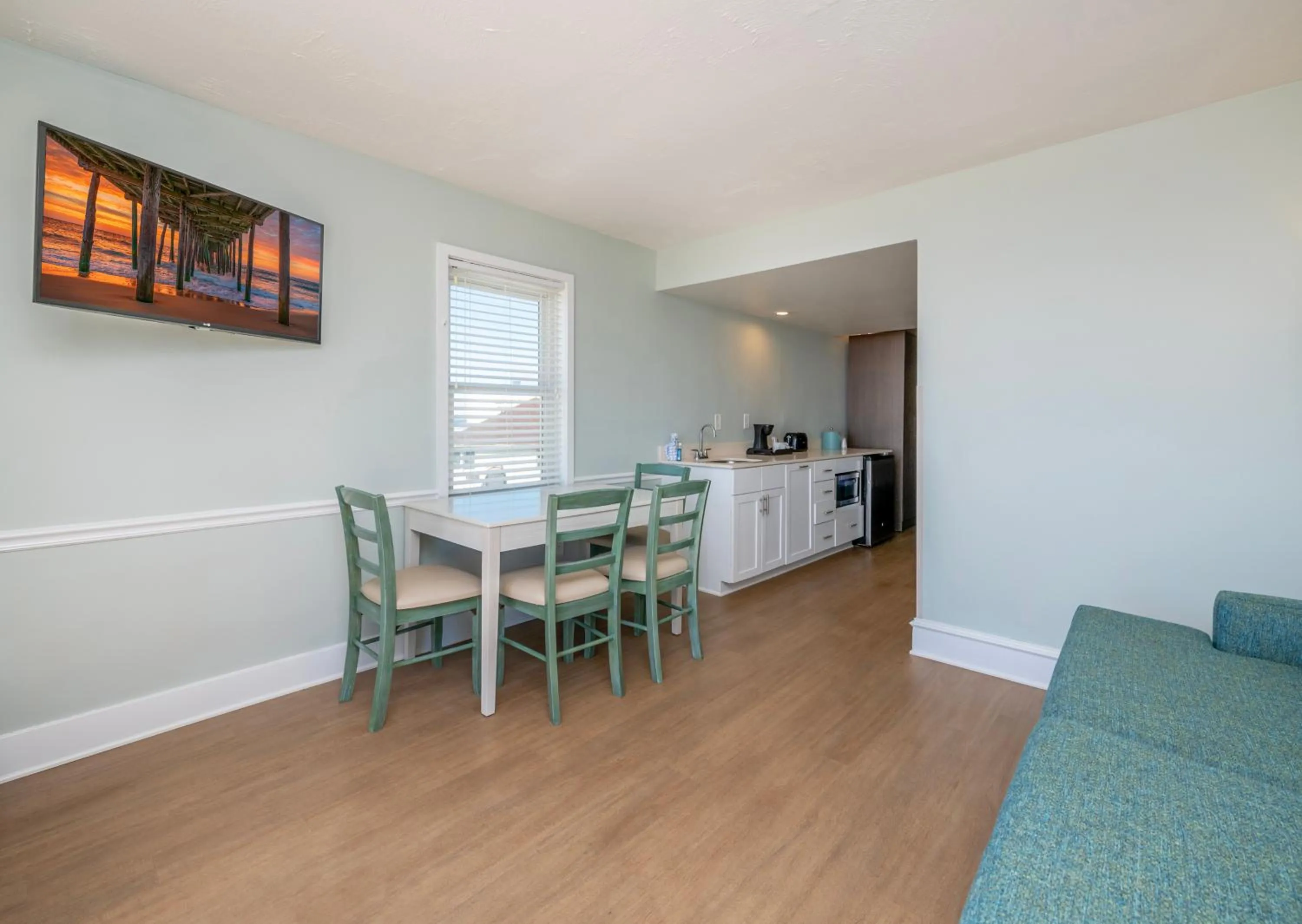 TV and multimedia in Commander Hotel & Suites