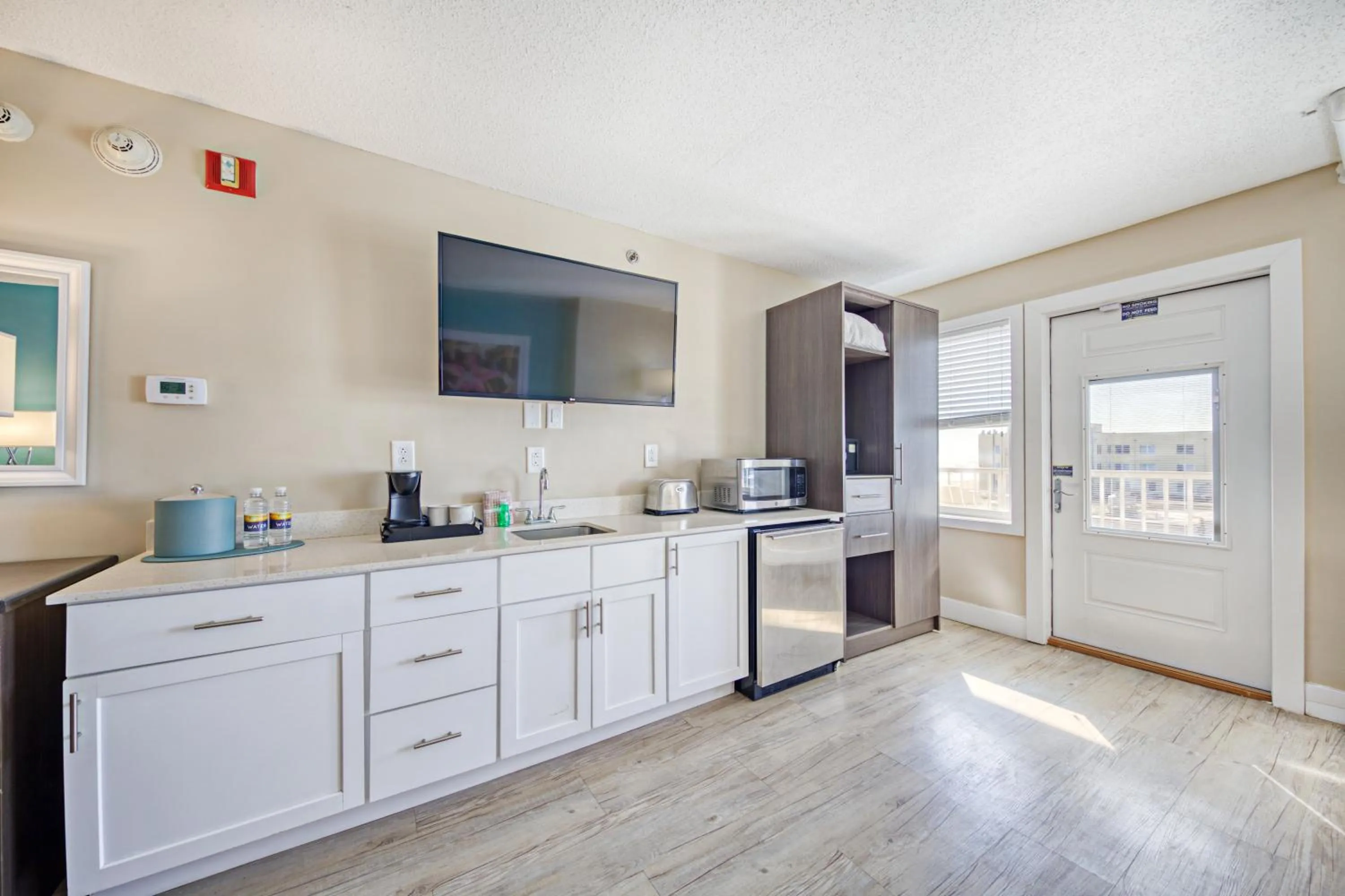 Kitchen or kitchenette in Commander Hotel & Suites