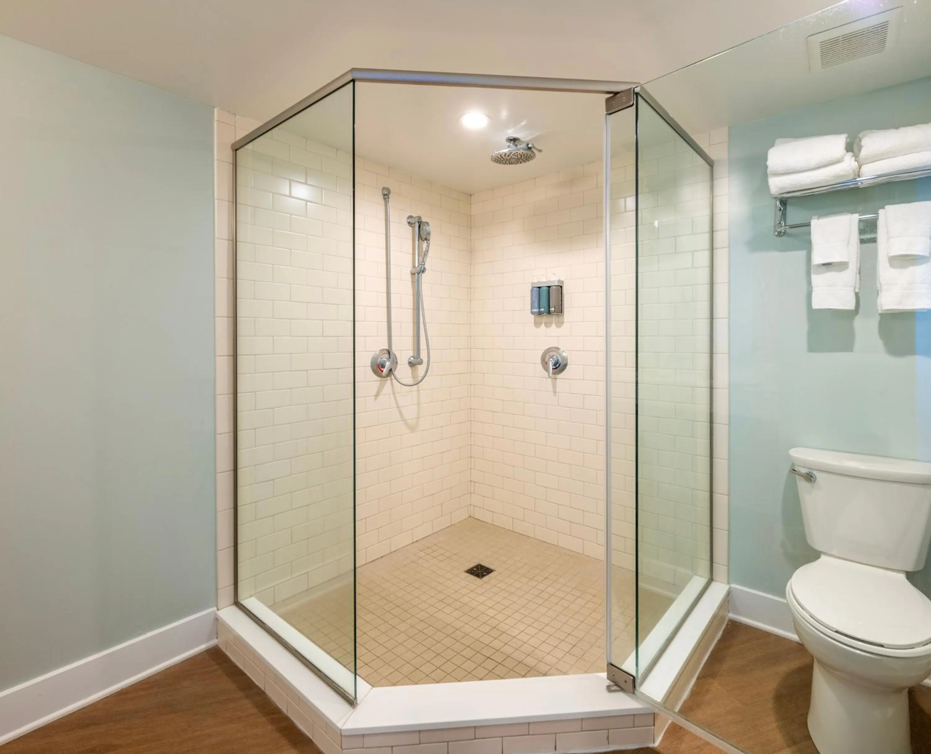 Shower in Commander Hotel & Suites