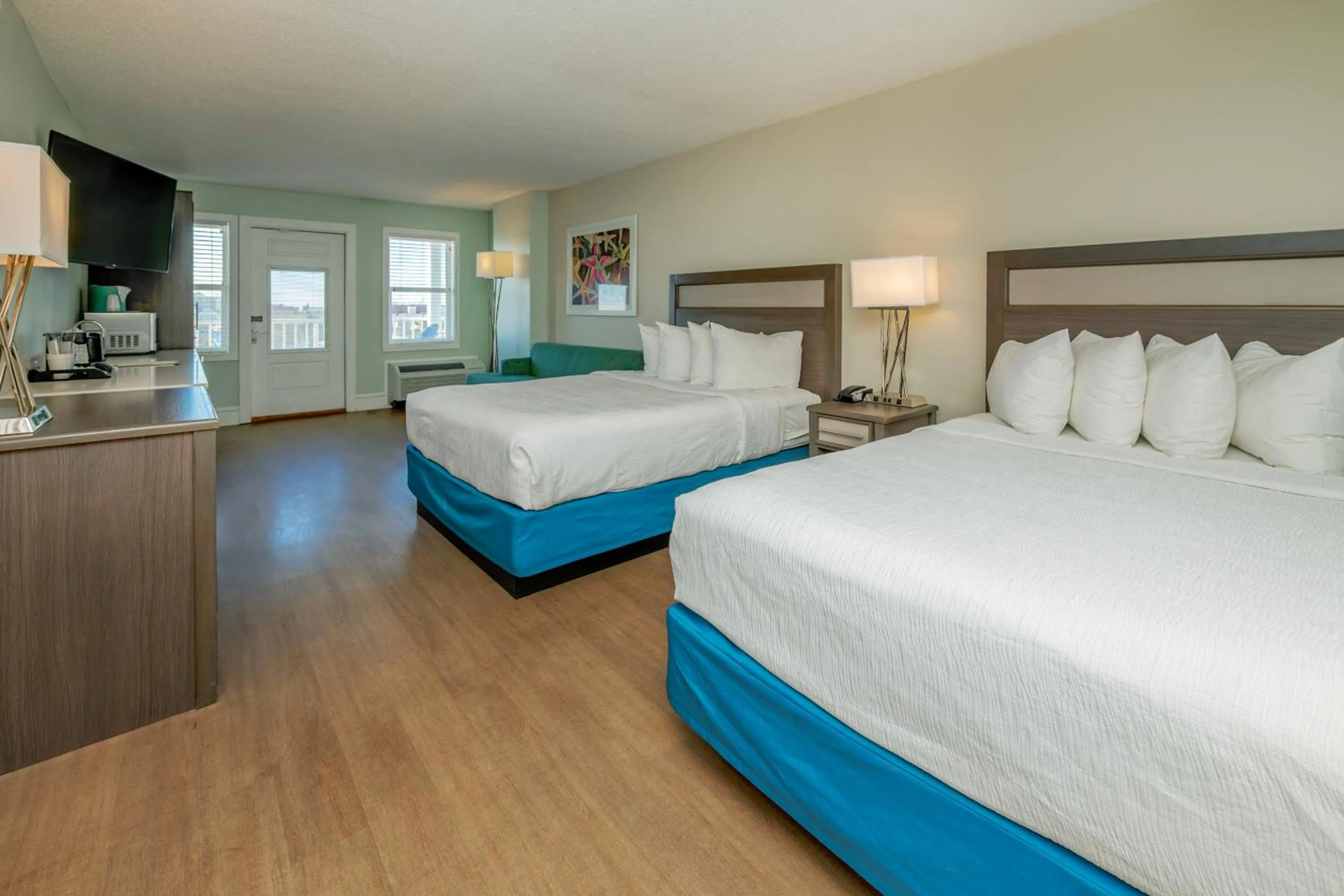 Bed in Commander Hotel & Suites