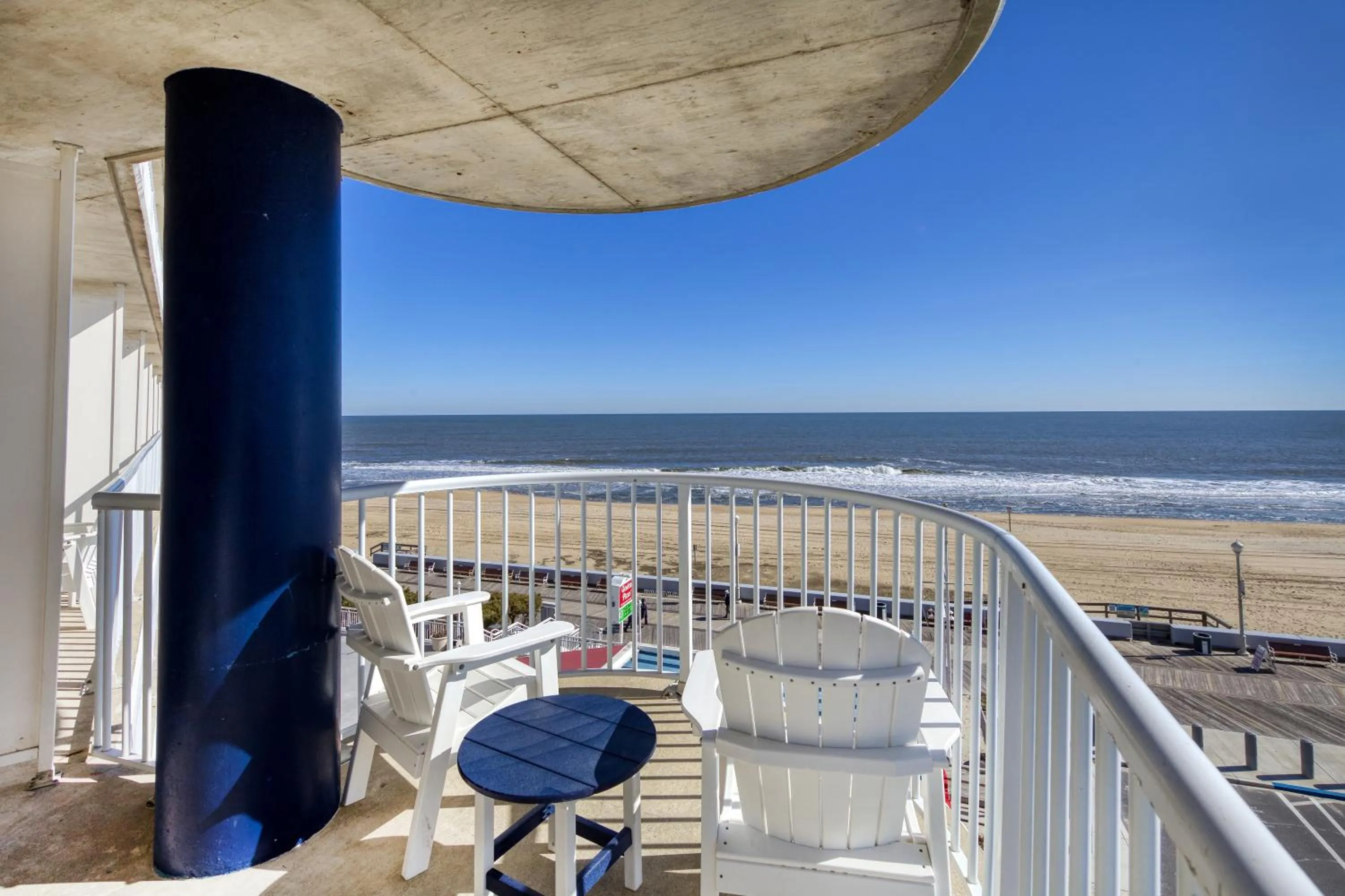Balcony/Terrace in Commander Hotel & Suites