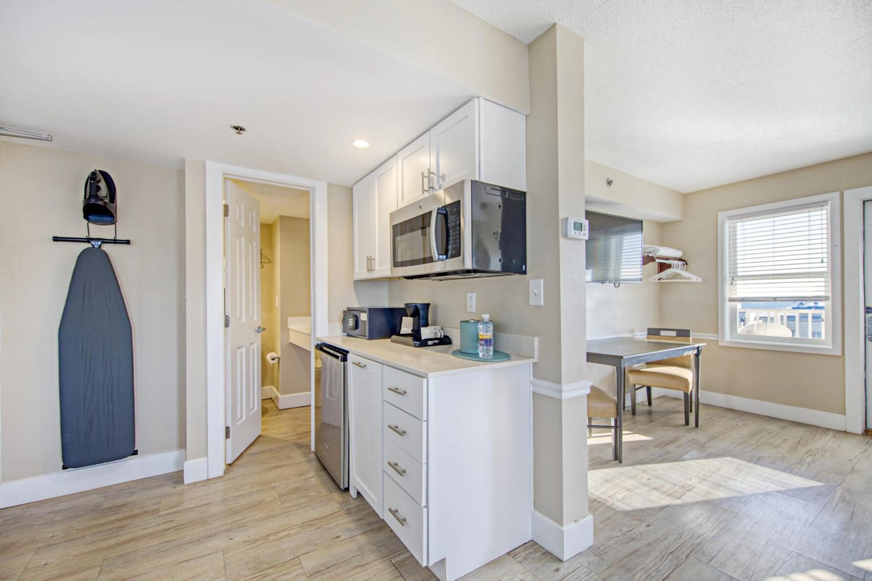 Kitchen or kitchenette in Commander Hotel & Suites