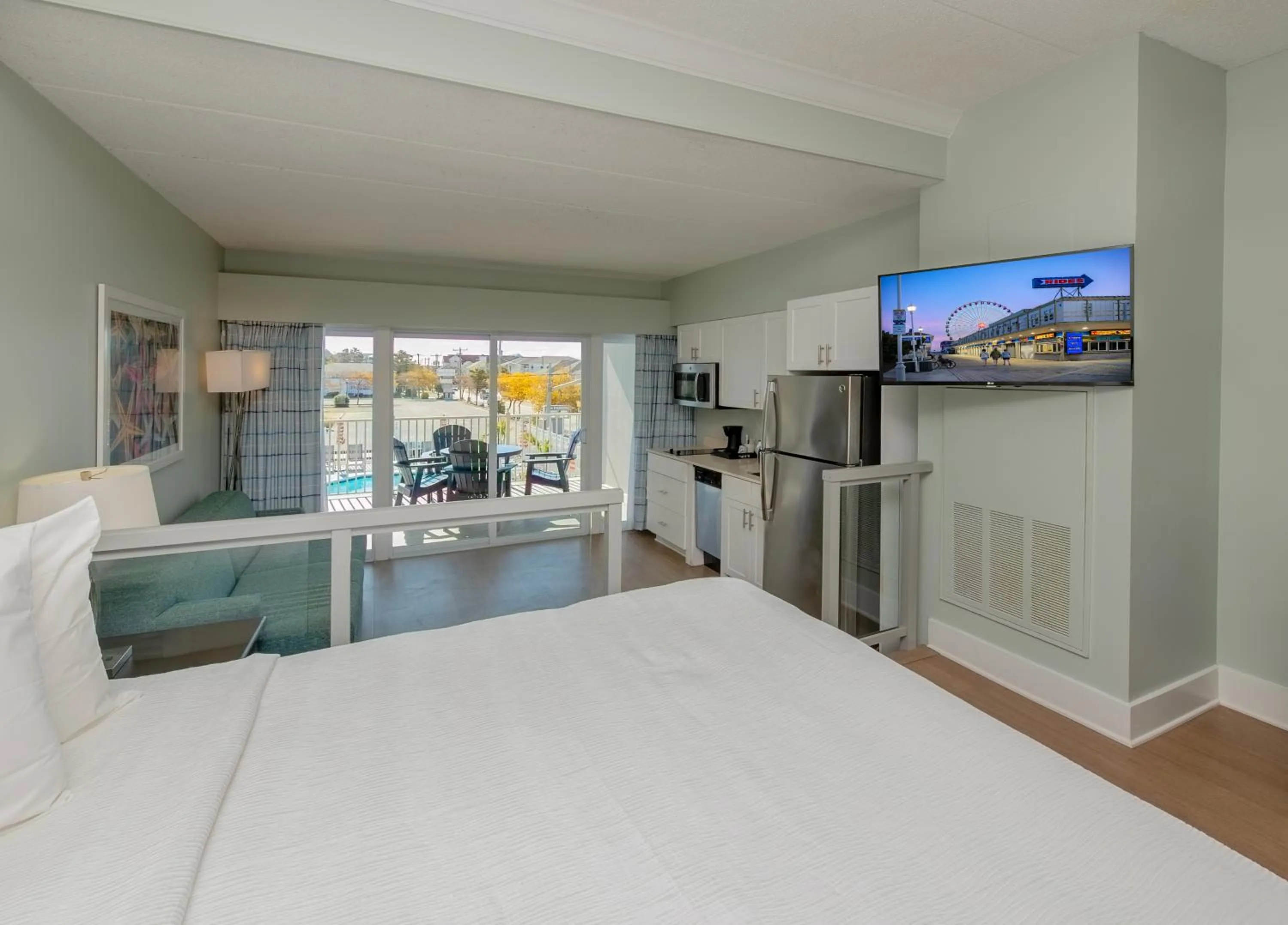 TV and multimedia, Bed in Commander Hotel & Suites