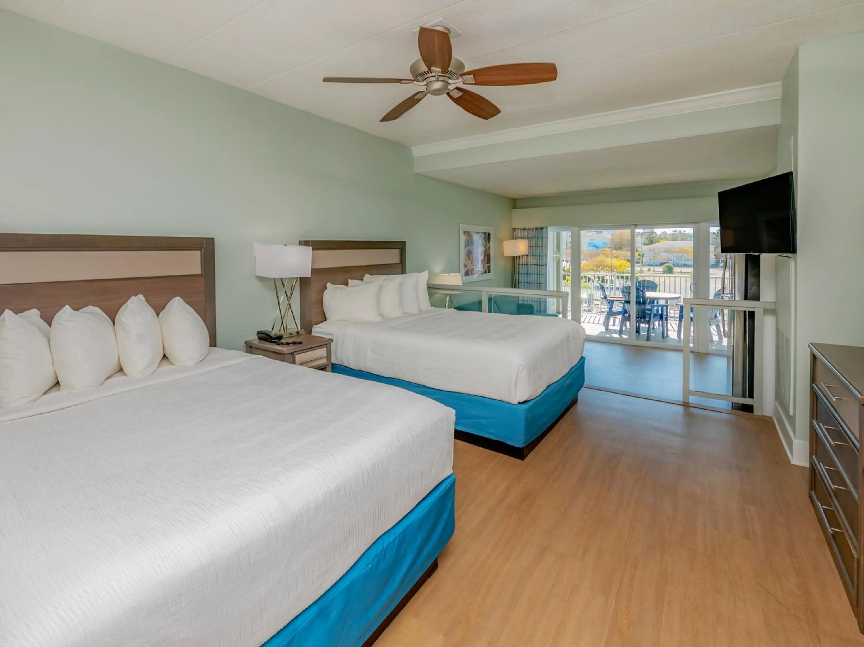 Bed in Commander Hotel & Suites