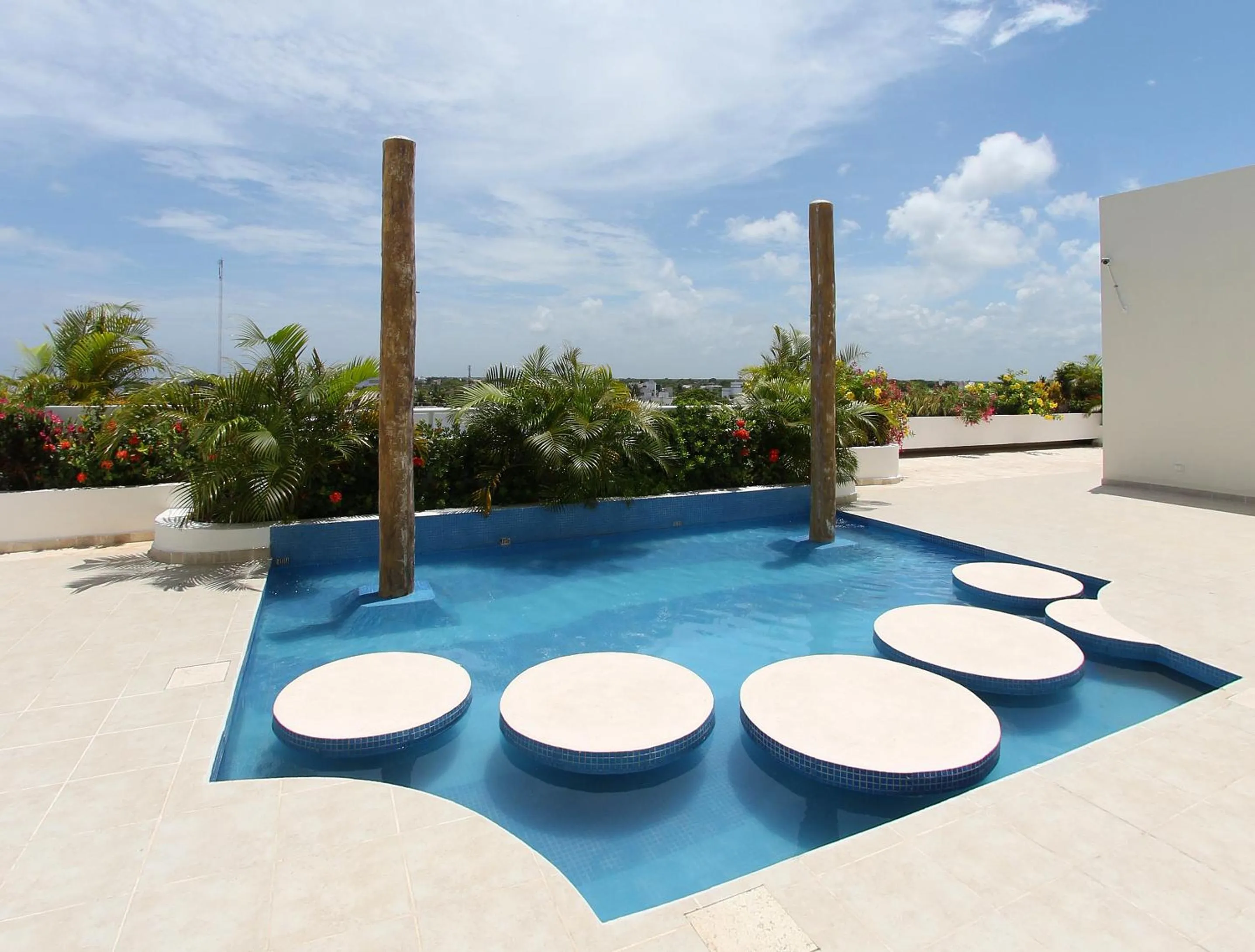 Pool view in Angelo's Hotel