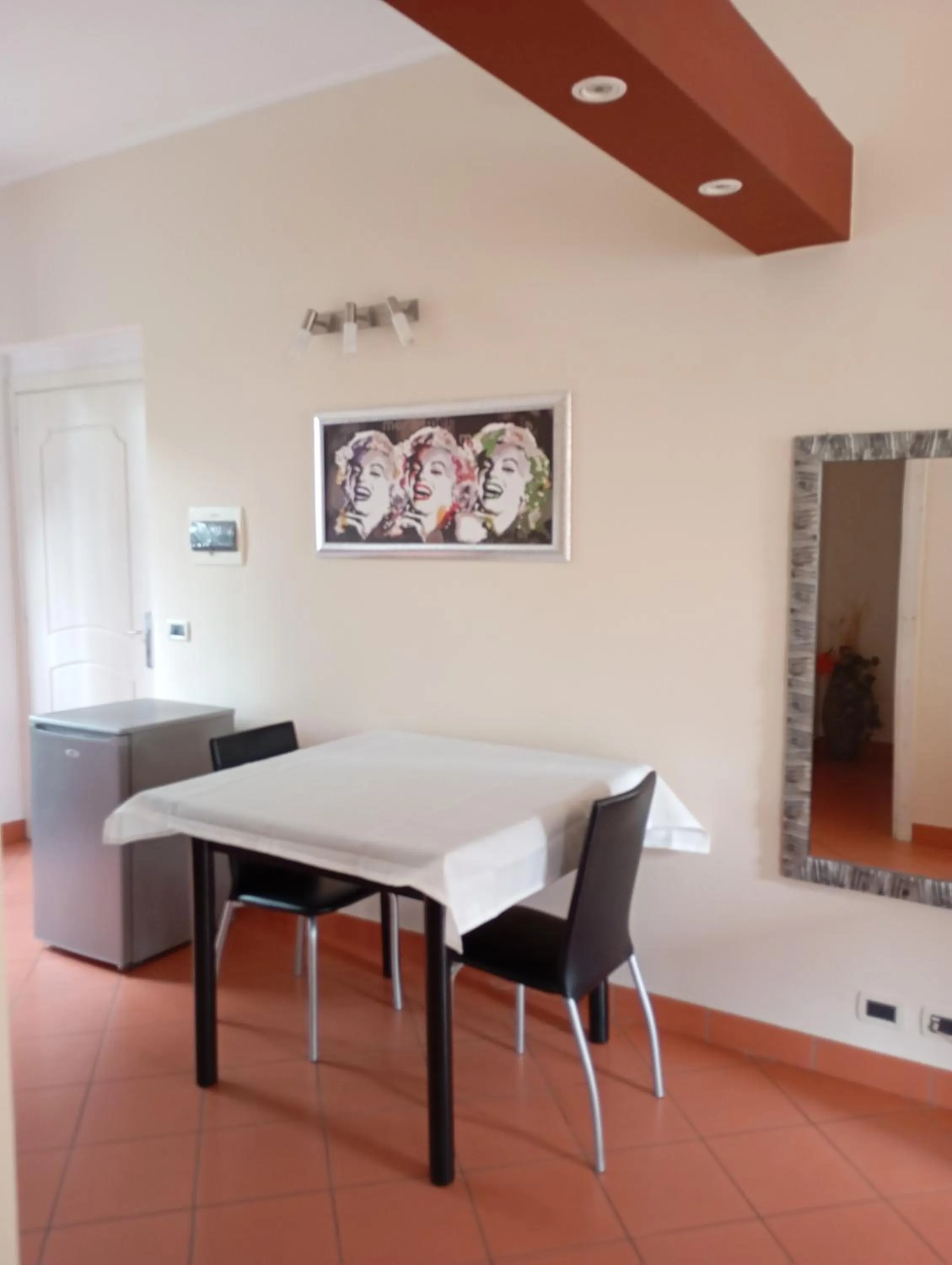 Dining area in "B&B Sans égal", con CAMERE PRIVATE e APPARTAMENTI al PIANO TERRA a Biella