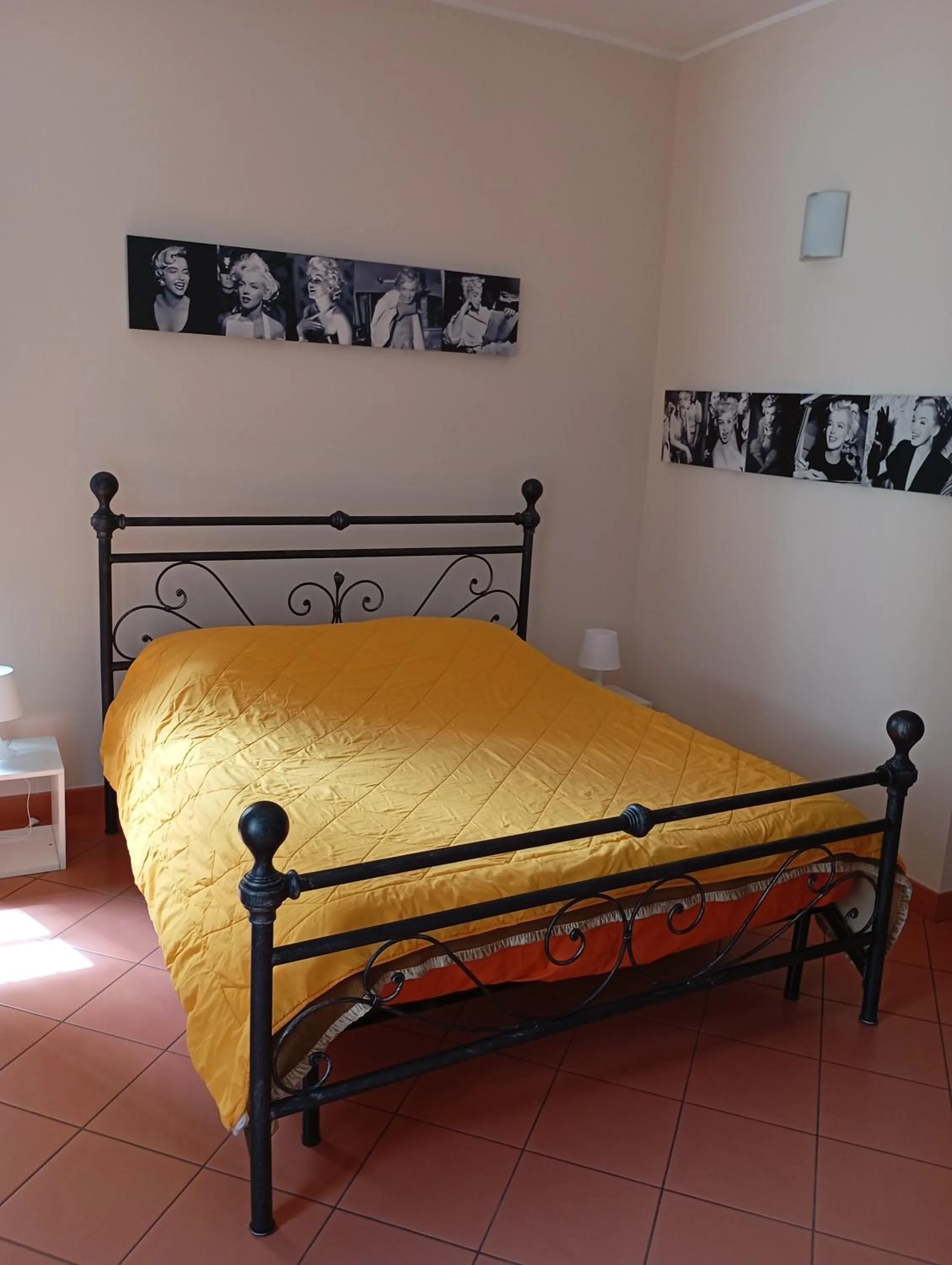Bed in "B&B Sans égal", con CAMERE PRIVATE e APPARTAMENTI al PIANO TERRA a Biella