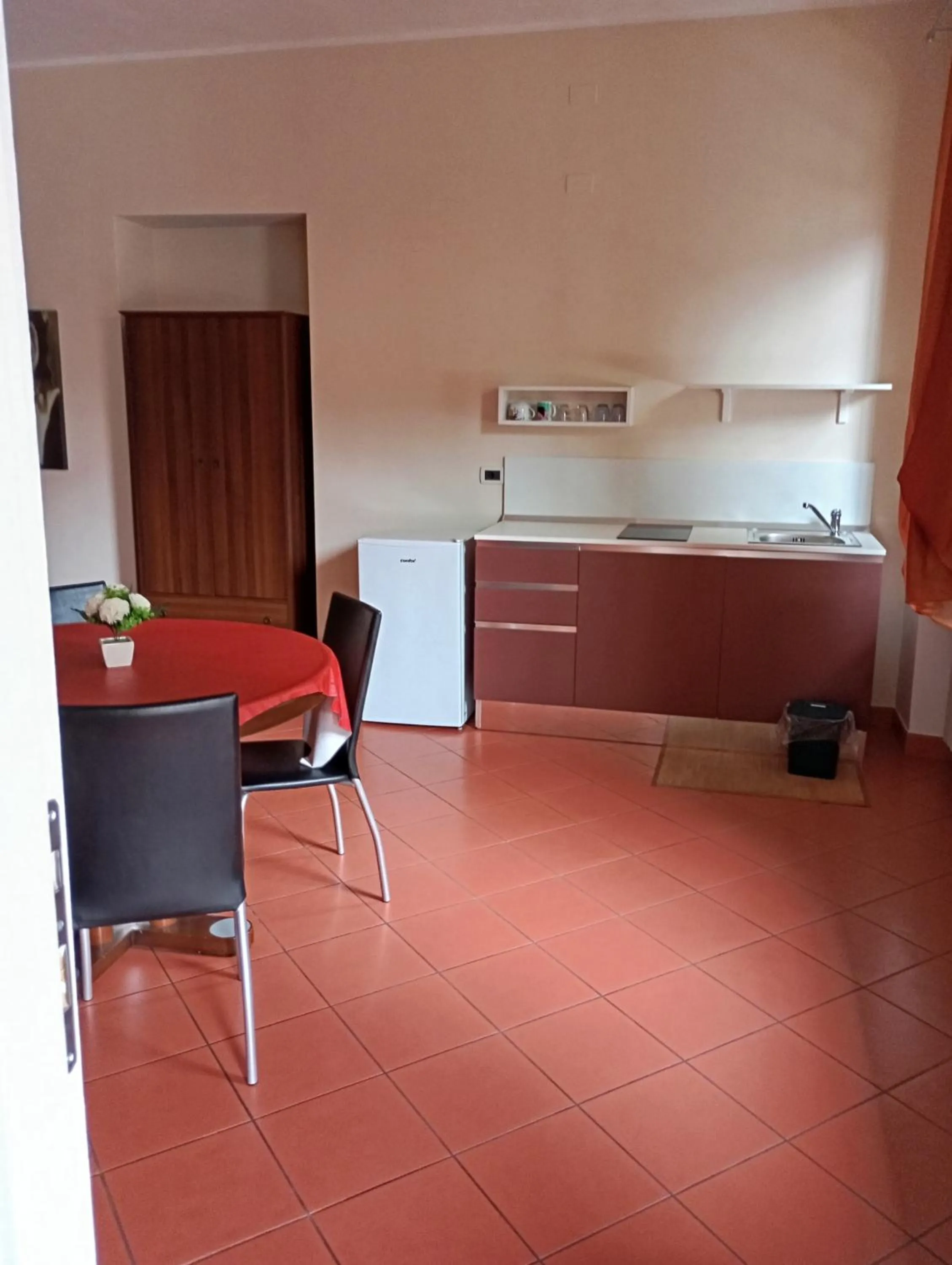 kitchen in "B&B Sans égal", con CAMERE PRIVATE e APPARTAMENTI al PIANO TERRA a Biella