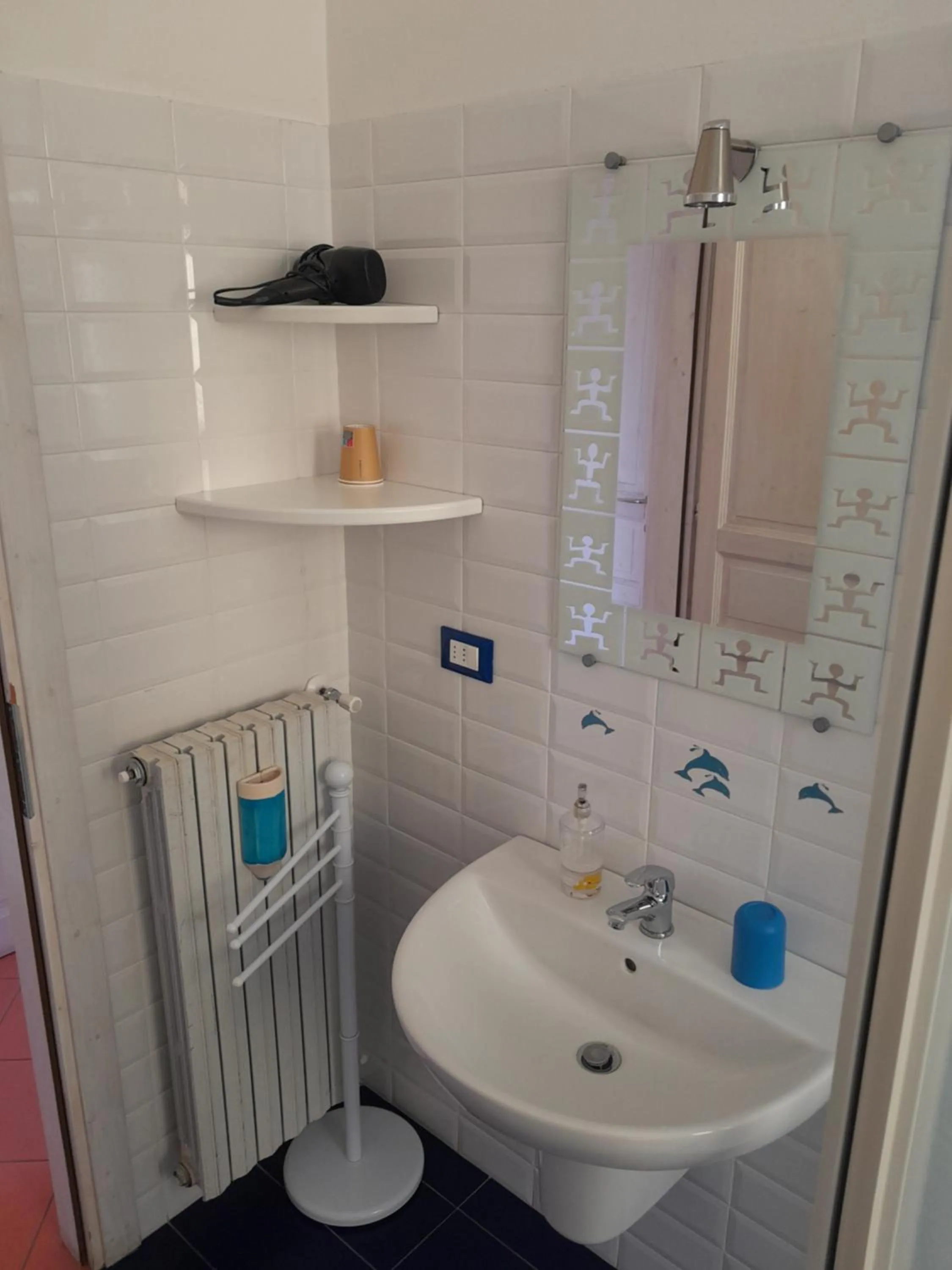 Bathroom in "B&B Sans égal", con CAMERE PRIVATE e APPARTAMENTI al PIANO TERRA a Biella