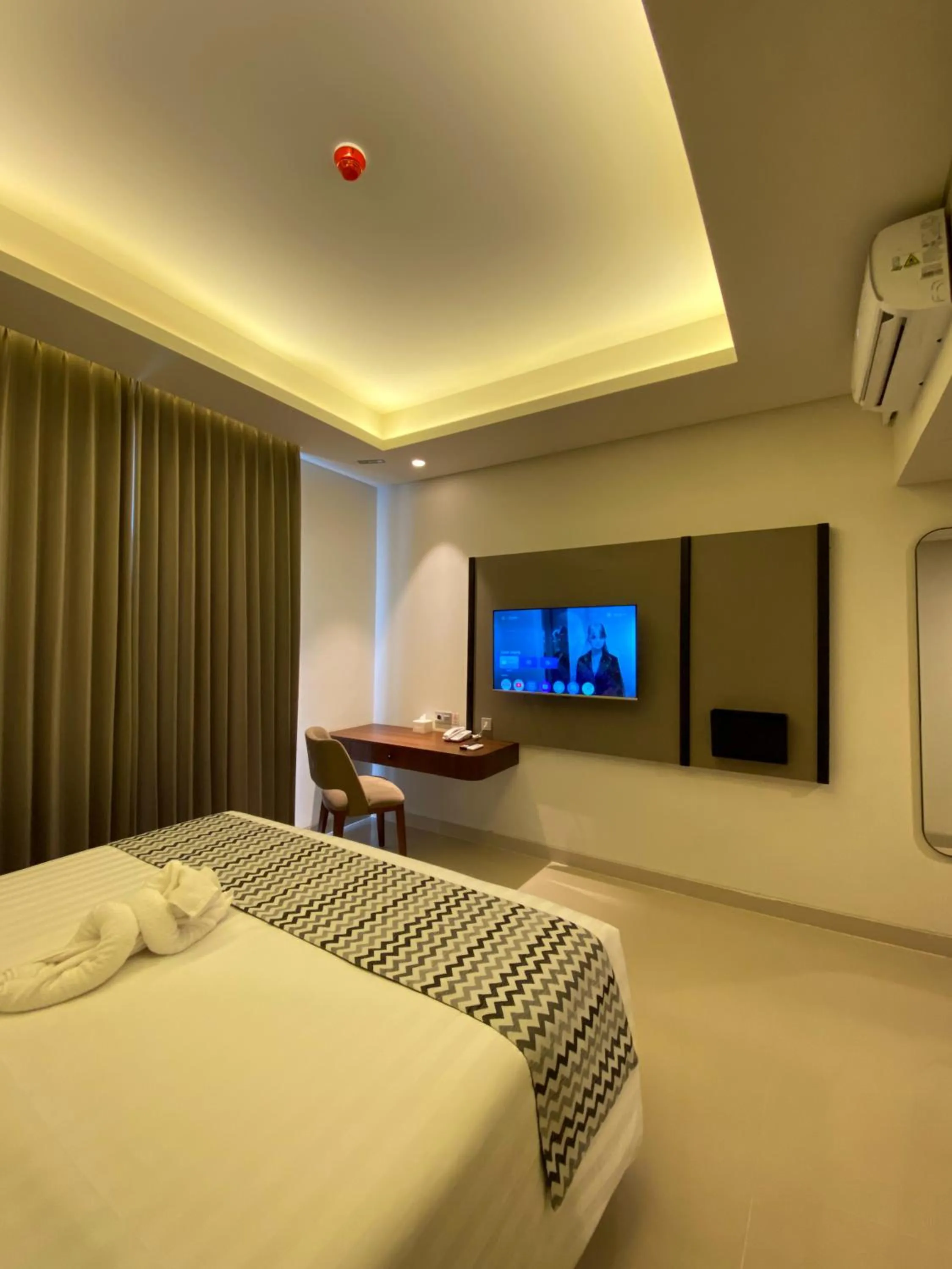 Bed in Azana Garden Hill Resort Blora