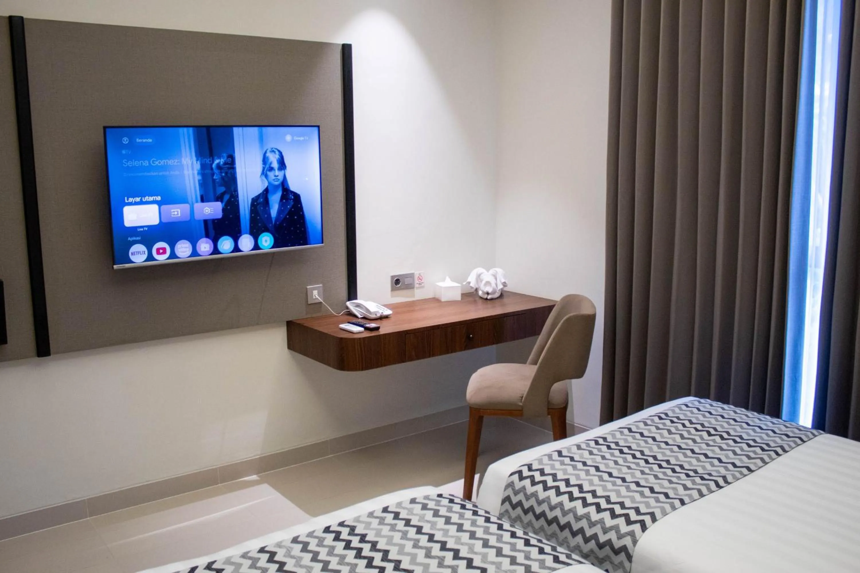 Bed in Azana Garden Hill Resort Blora