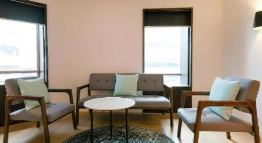 Beijing New World Center Tongpai Hotel