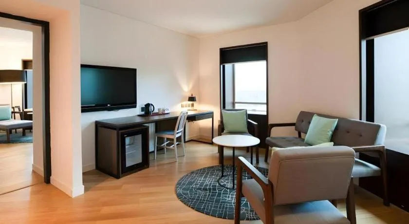 Beijing New World Center Tongpai Hotel