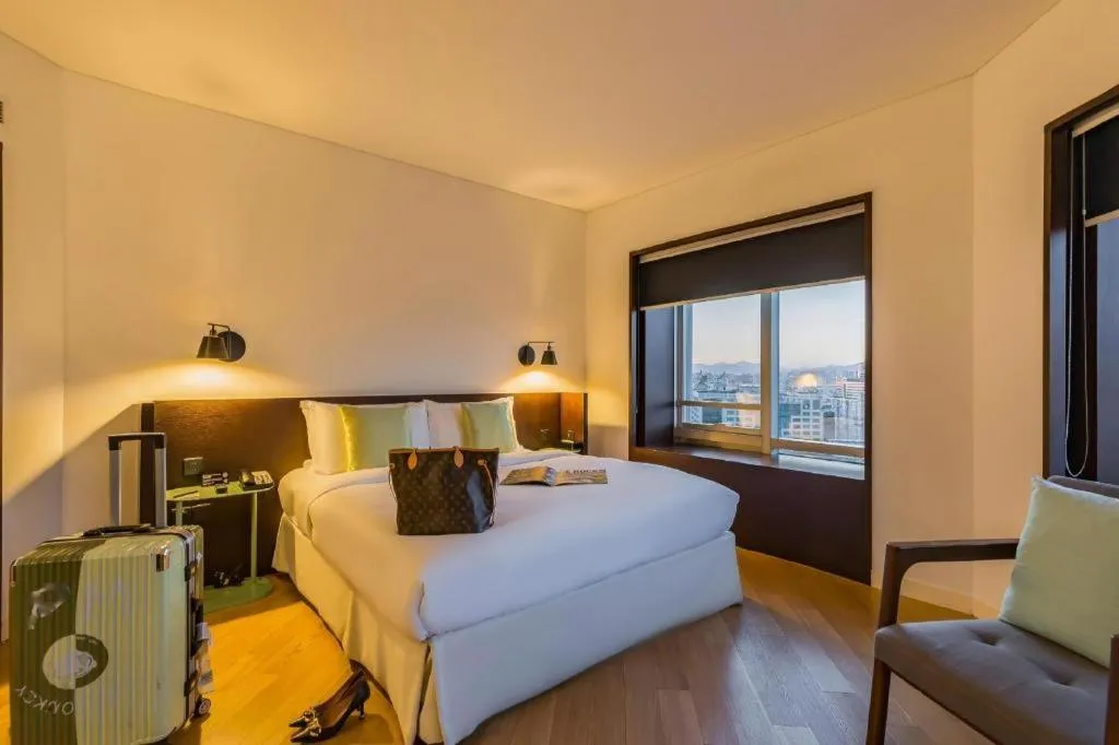 Bed in Beijing New World Center Tongpai Hotel