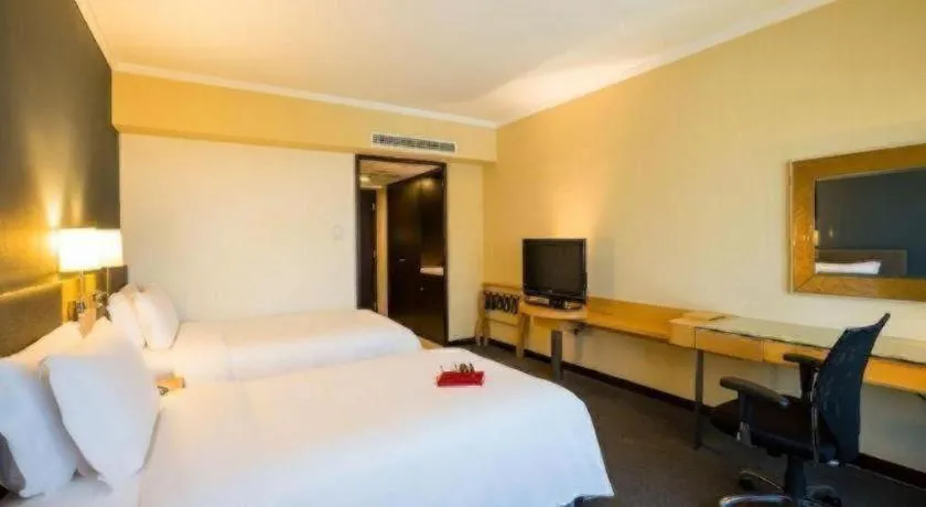 Bed in Beijing New World Center Tongpai Hotel