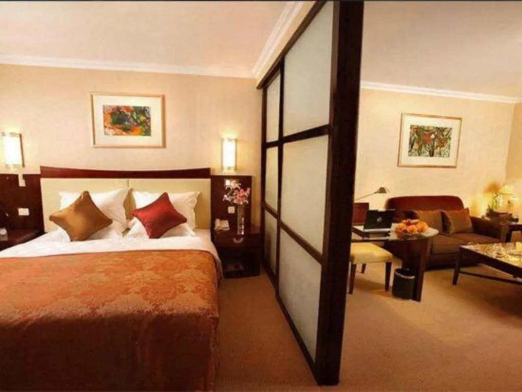 Bed in Beijing Jinjiang Fuyuan Hotel