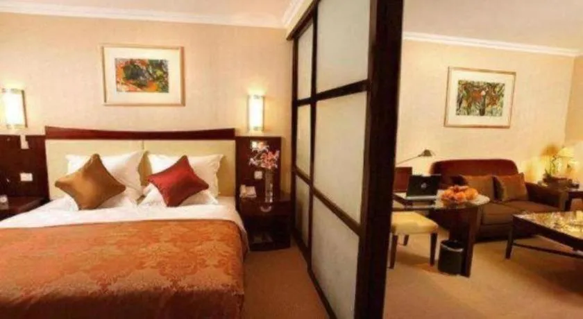 Bed in Beijing Jinjiang Fuyuan Hotel