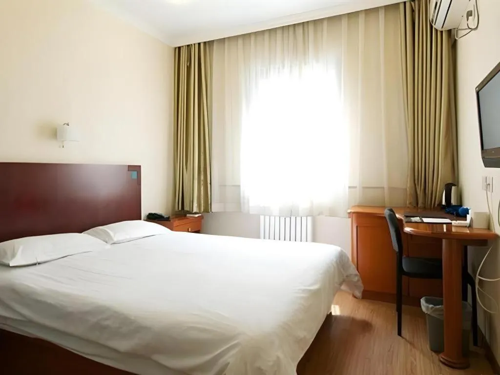 Bed in GreenTree Alliance Beijing Tiantan DonGMEn Hotel