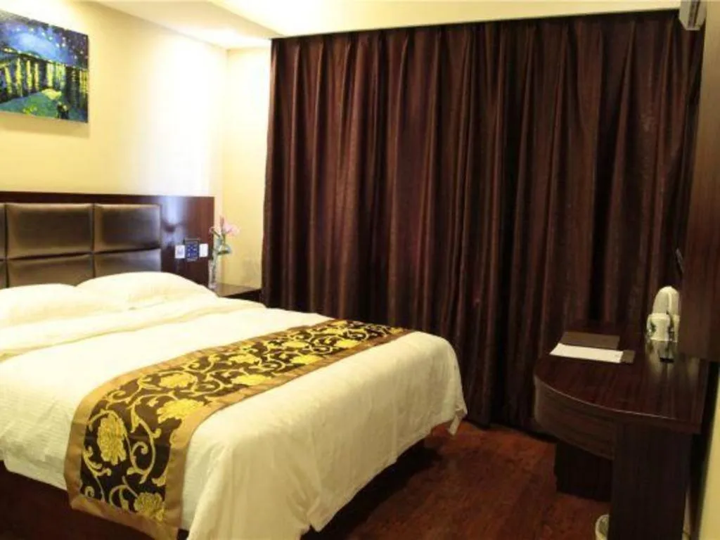 Bed in GreenTree Alliance Beijing Tiantan DonGMEn Hotel