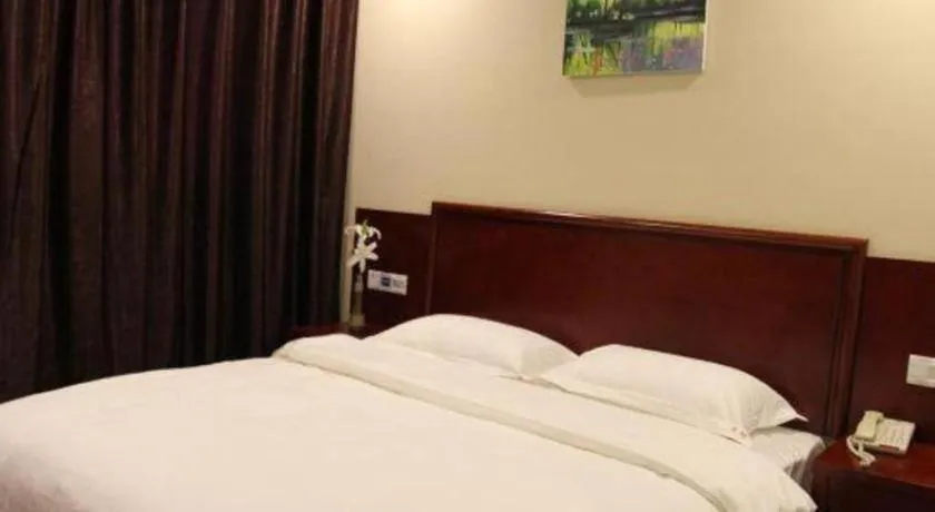 Bed in GreenTree Alliance Beijing Tiantan DonGMEn Hotel