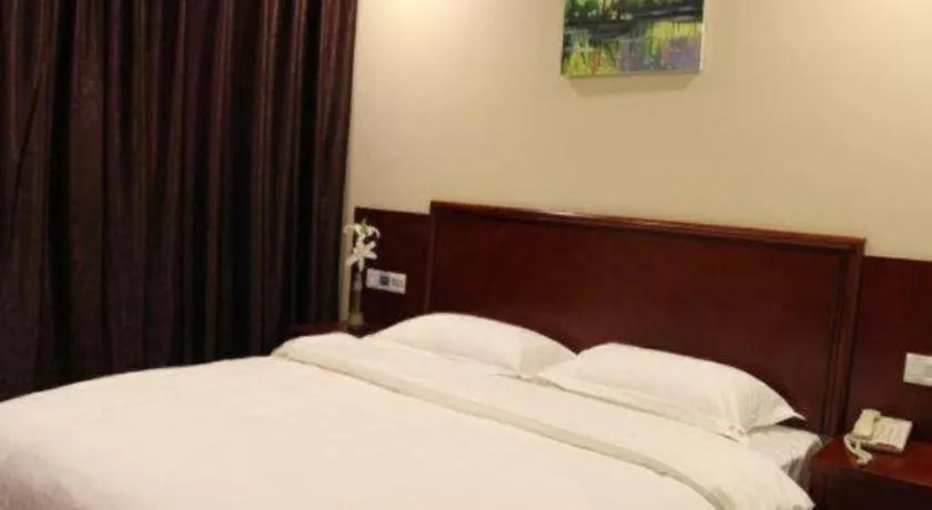 Bed in GreenTree Alliance Beijing Tiantan DonGMEn Hotel