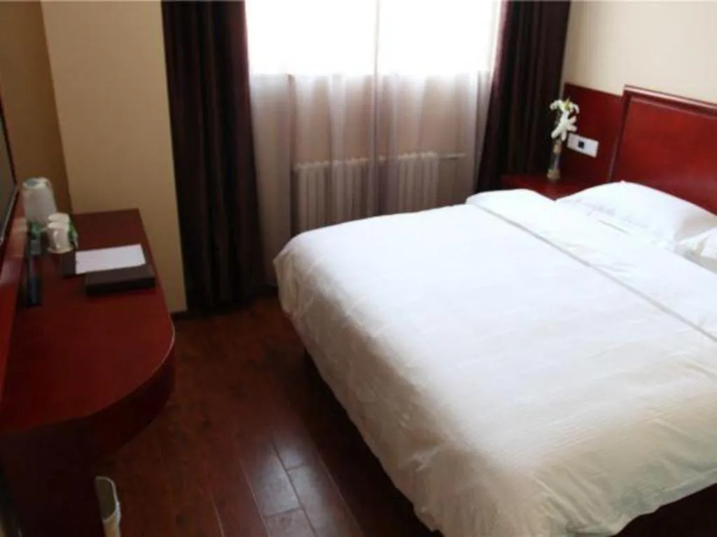 Bed in GreenTree Alliance Beijing Tiantan DonGMEn Hotel