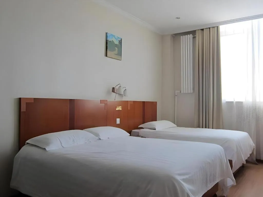 Bed in GreenTree Alliance Beijing Tiantan DonGMEn Hotel