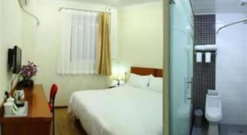 Bed in GreenTree Alliance Beijing Tiantan DonGMEn Hotel